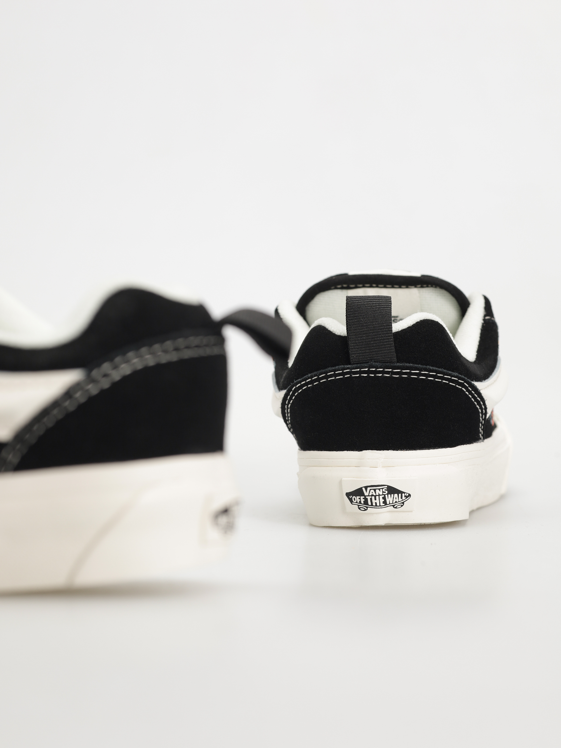 Vans Knu Skool Cipők (black floral)