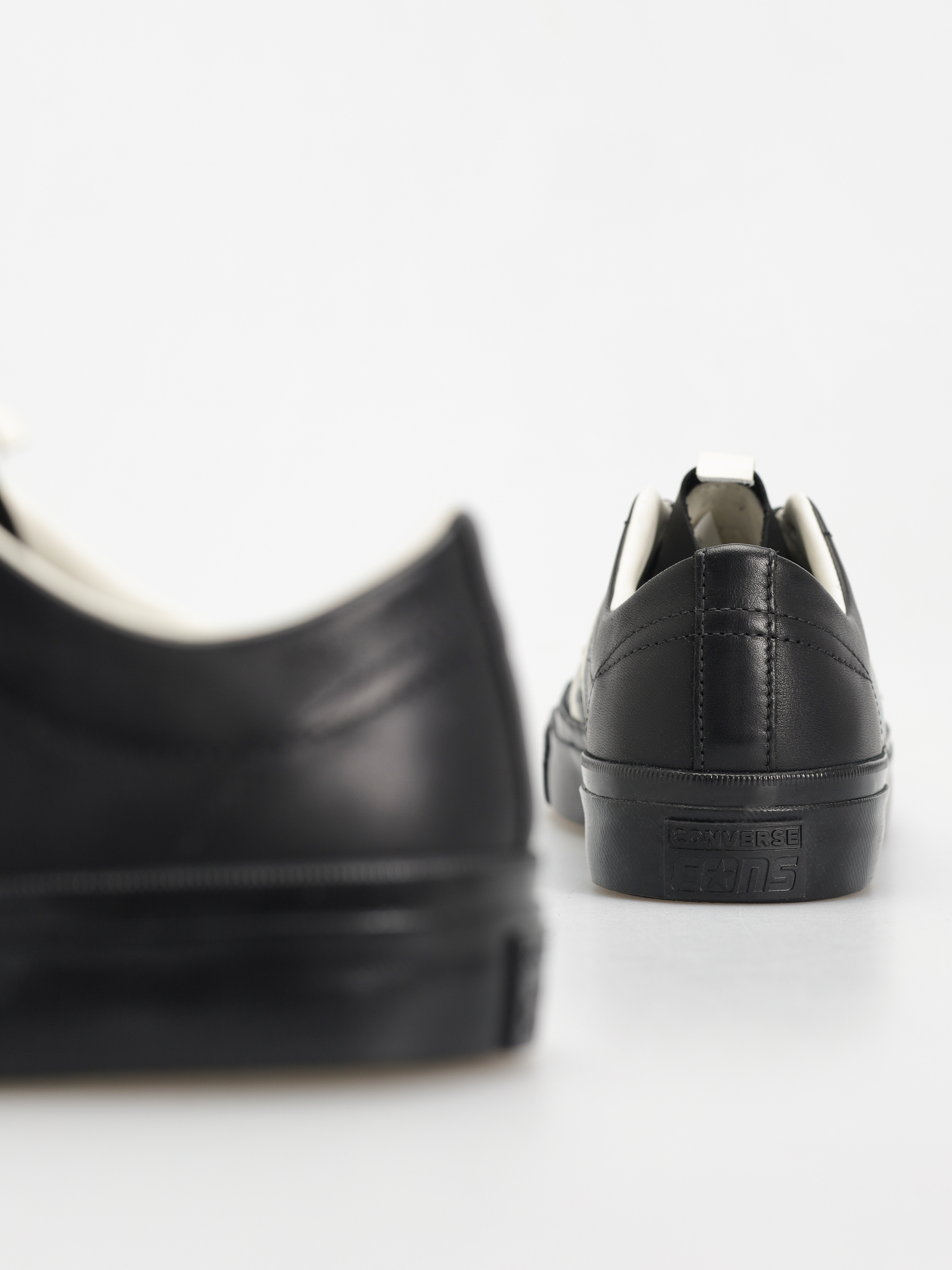 Cipők Converse X Bobby De Keyzer One Star Academy Pro (black/egret/black)