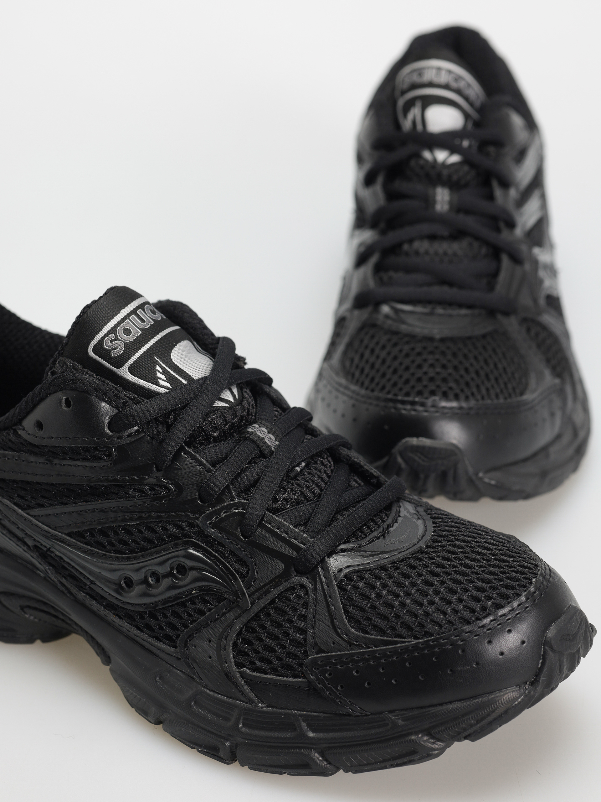 Saucony Ride Millenium Cipők (black)
