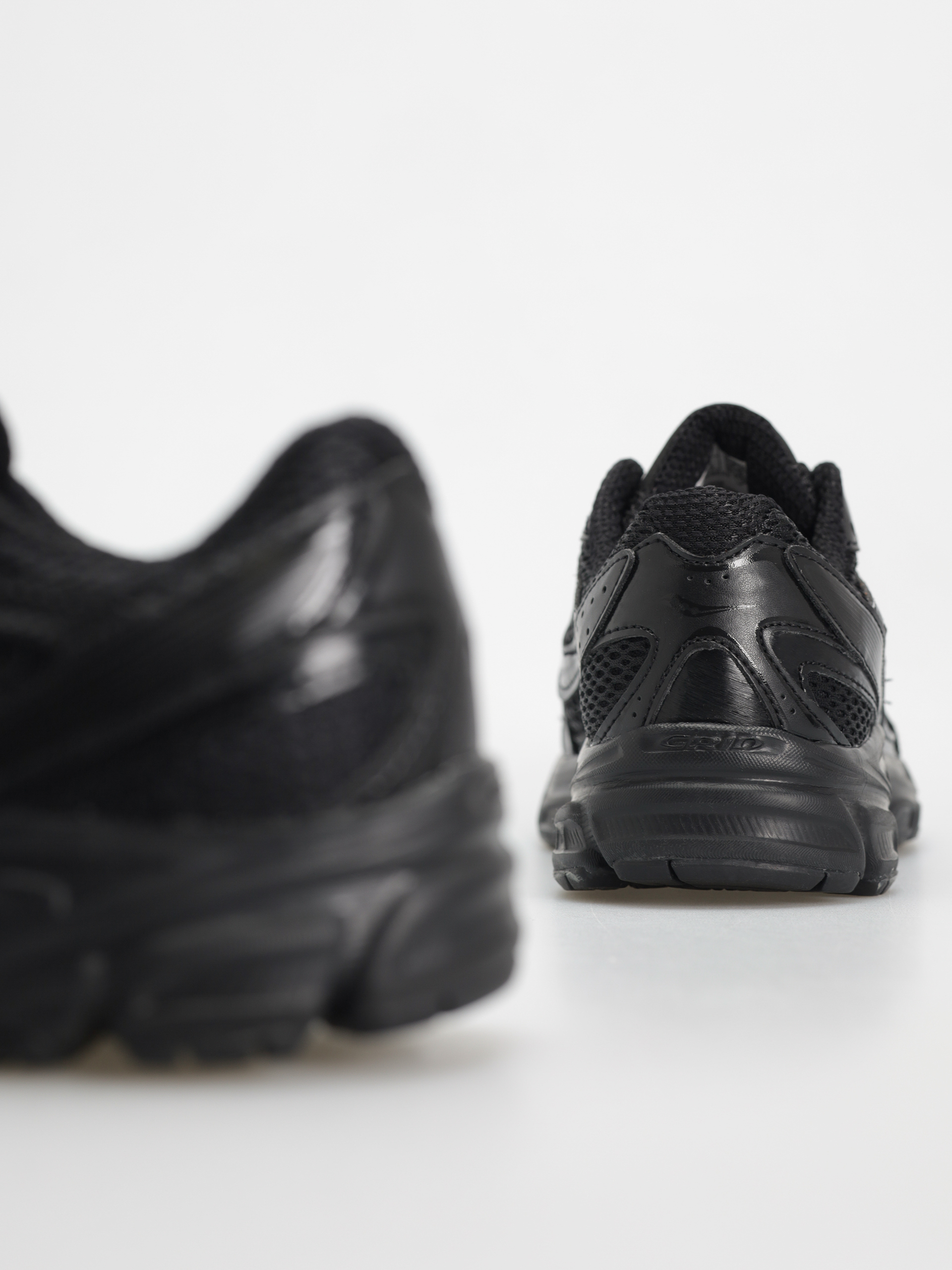 Saucony Ride Millenium Cipők (black)