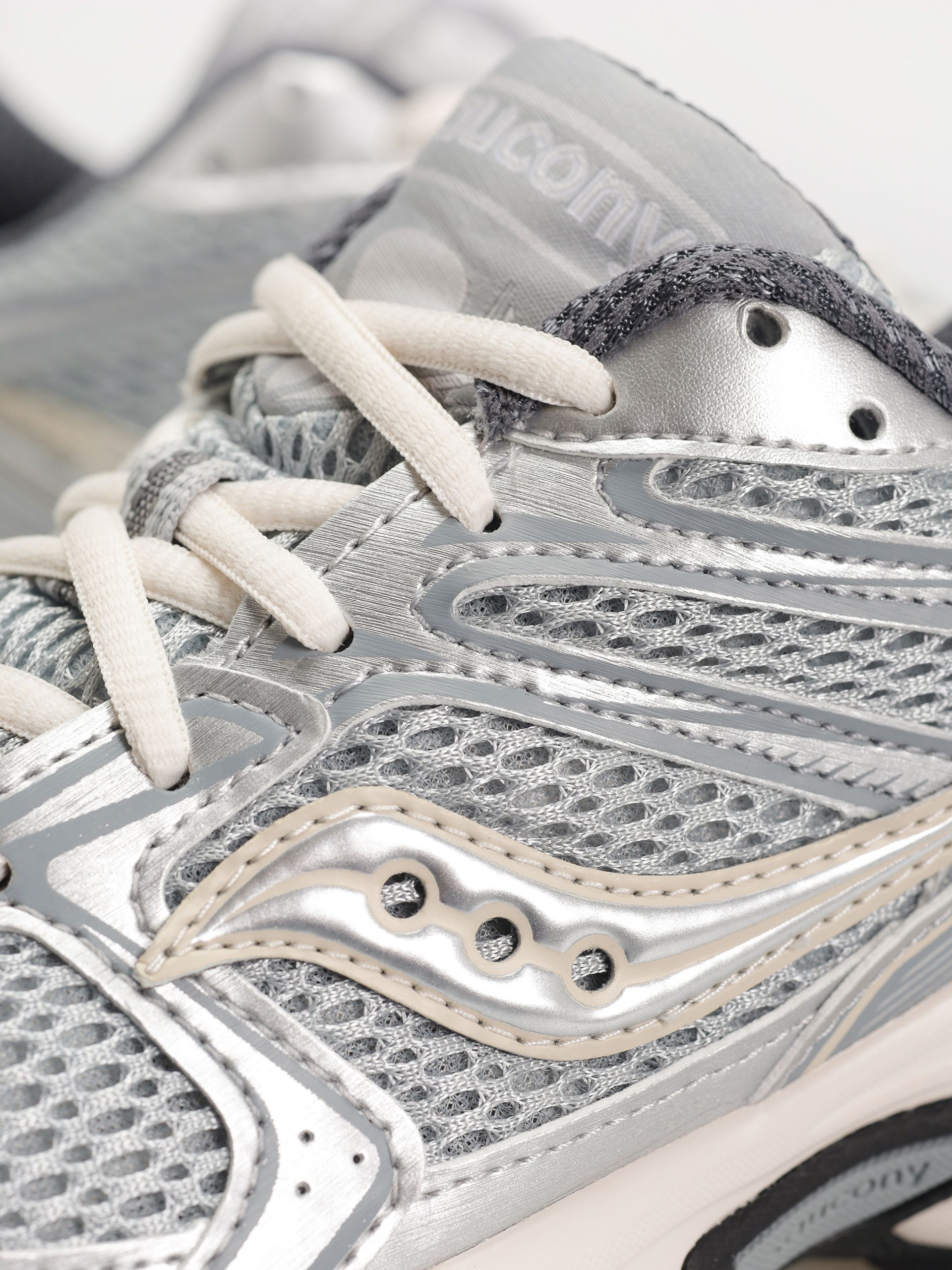 Saucony Ride Millennium Cipők (silver/cream)