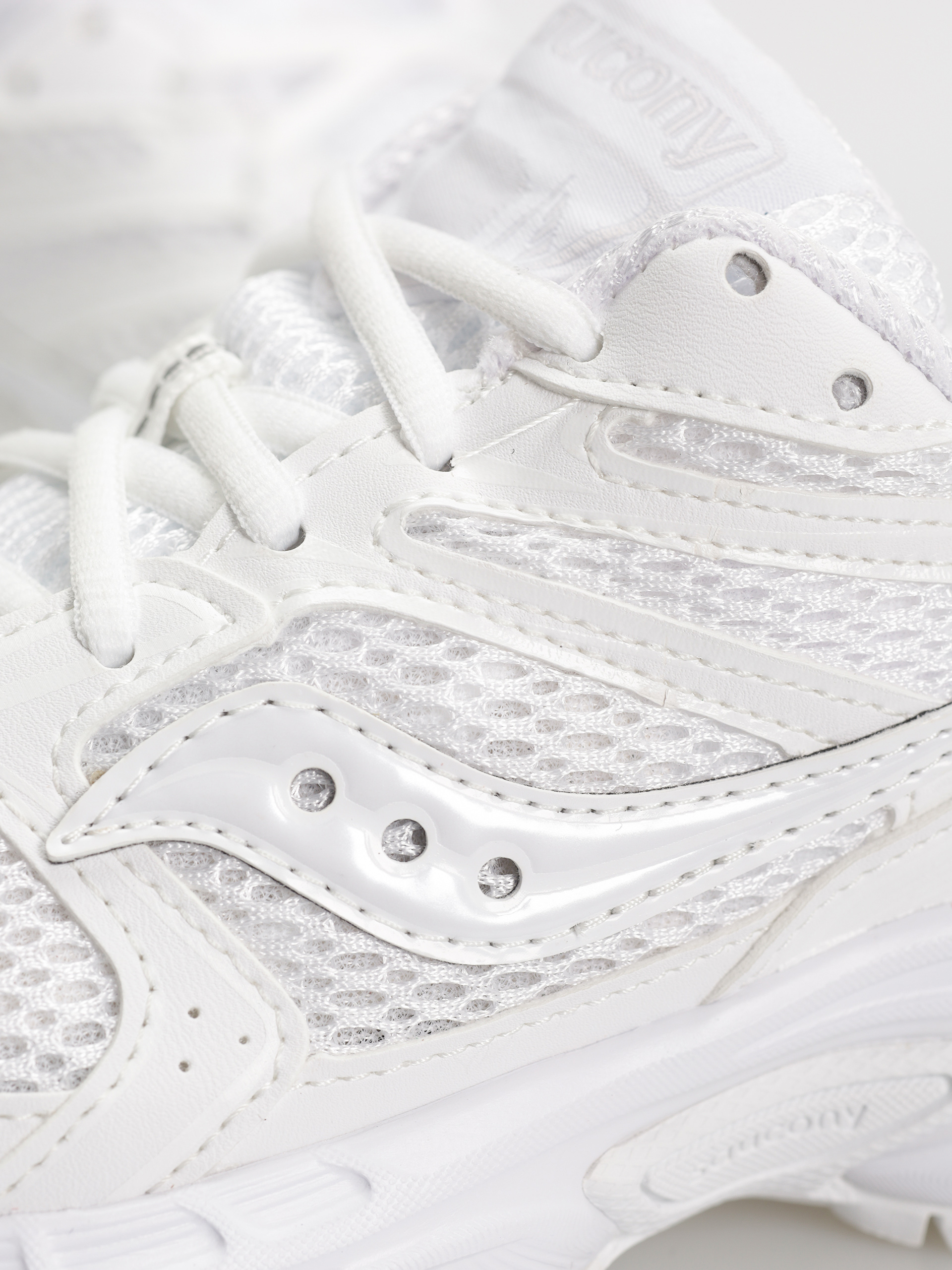 Saucony Ride Millennium Cipők (white)