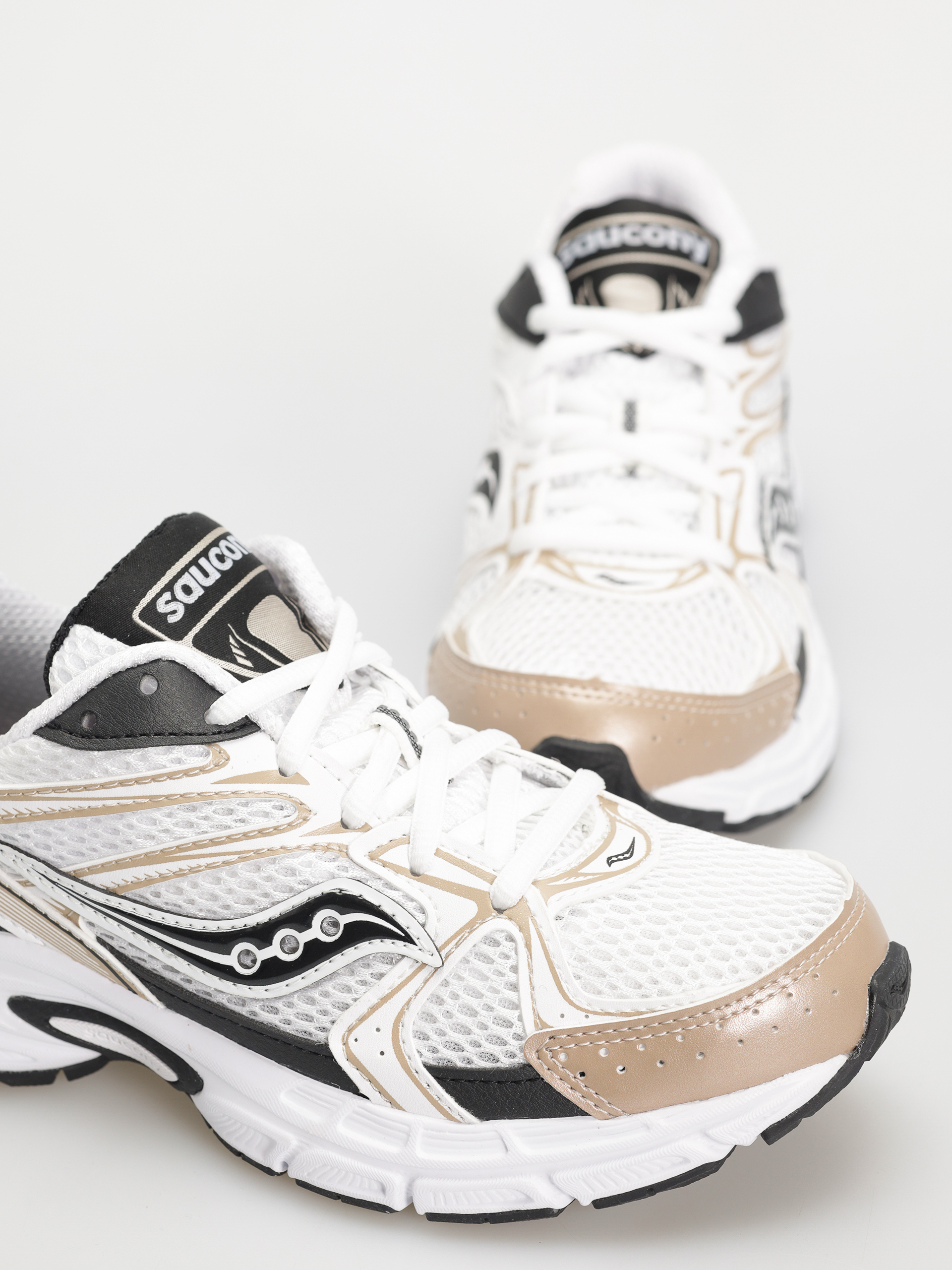 Saucony Ride Millennium Cipők (wht/gold/black)
