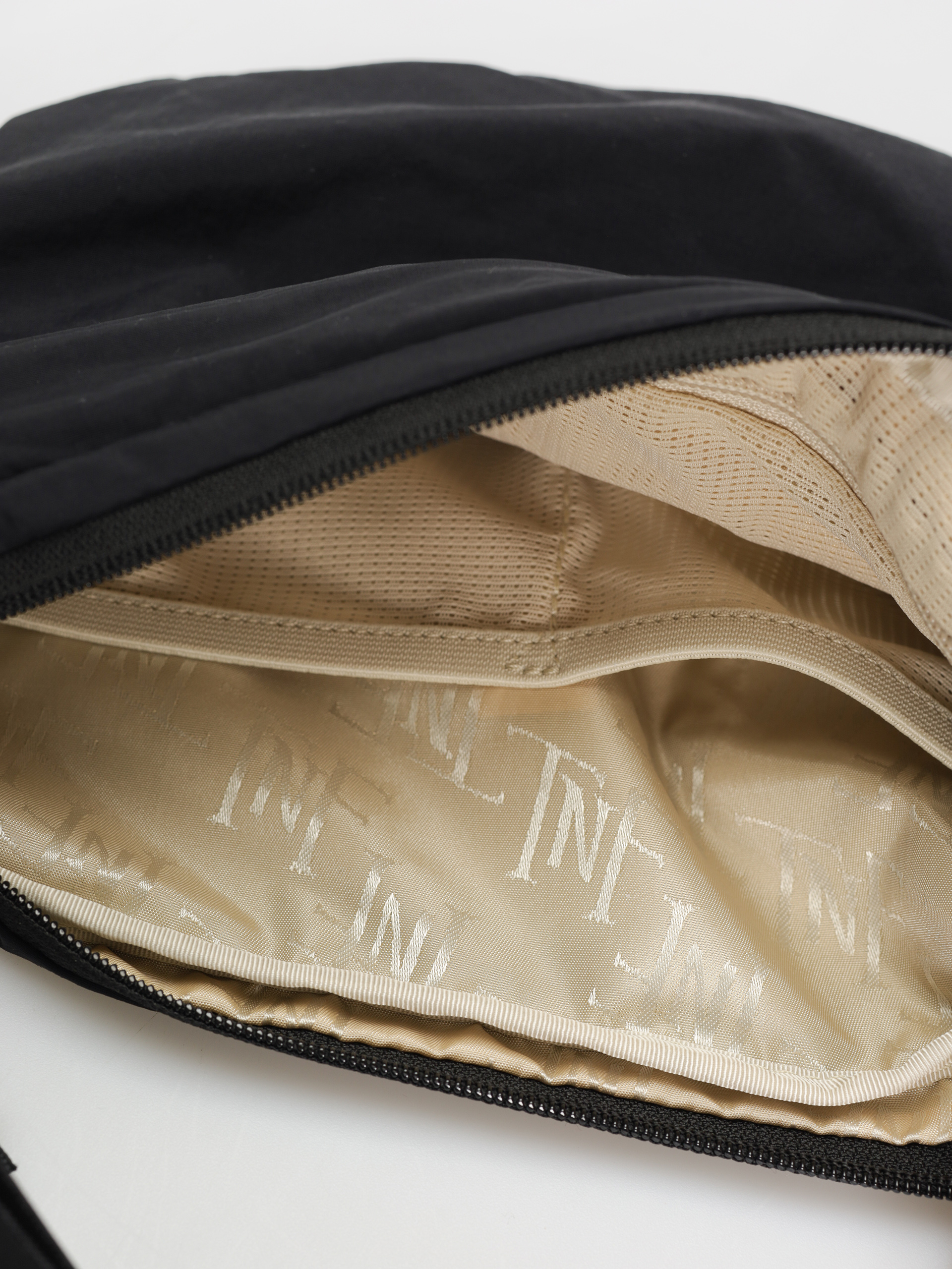 The North Face Never Stop Crossbody Wmn Kézitáska (tnf black npf)