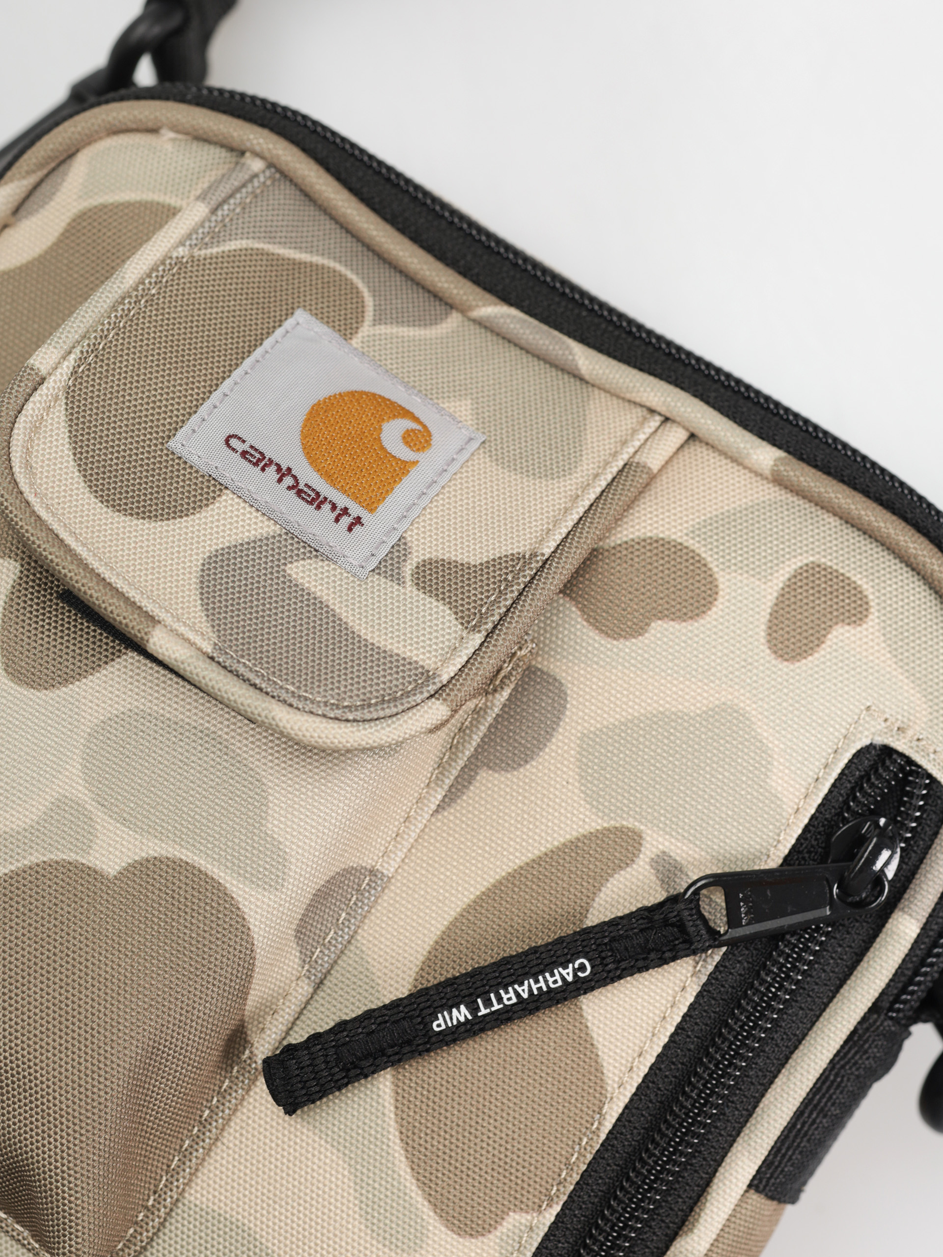 Carhartt WIP Essentials Táska (camo duck/desert)