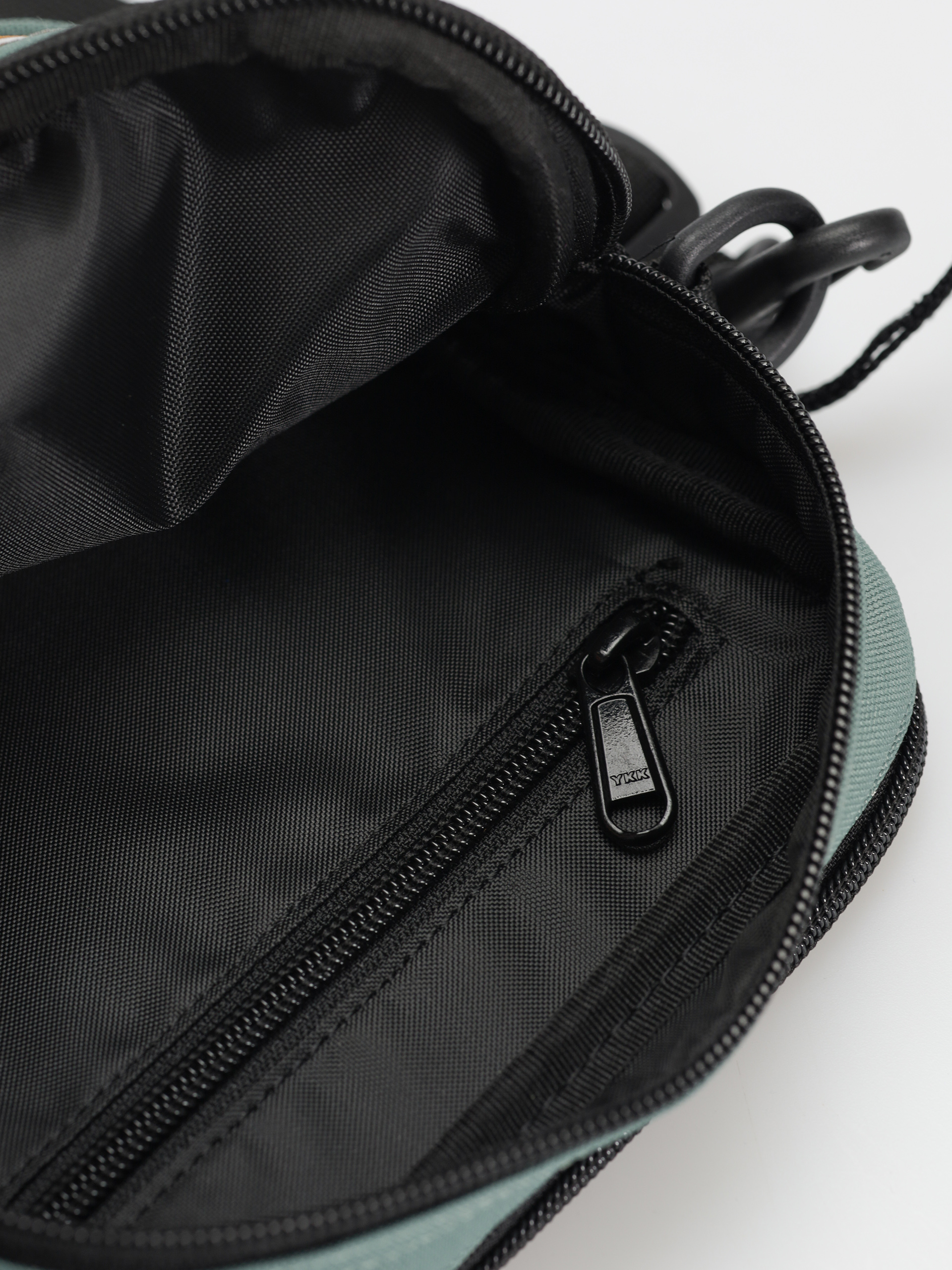 Carhartt WIP Essentials Táska (silver pine)