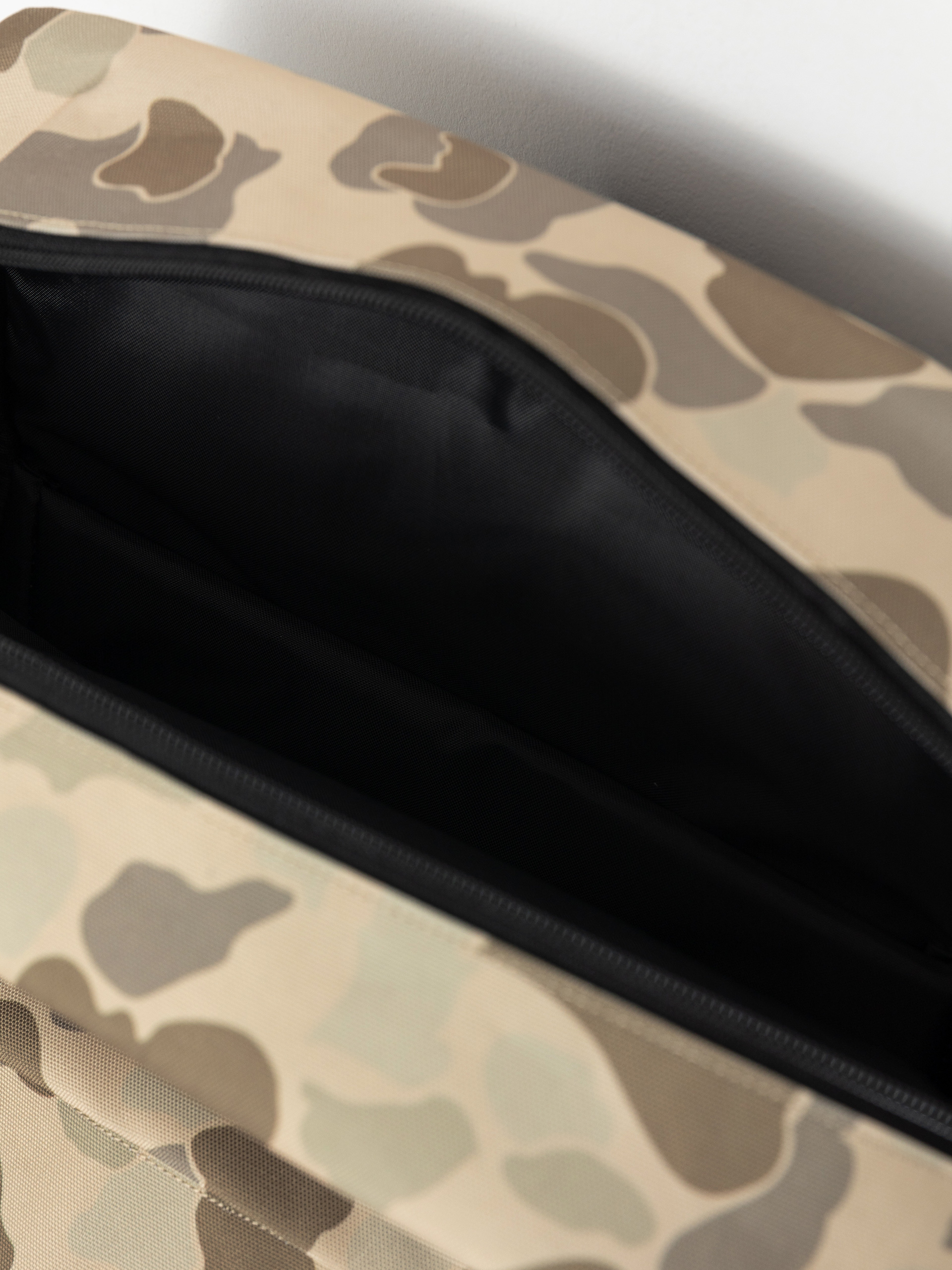 Carhartt WIP Jakob Hátizsák (camo duck/desert)