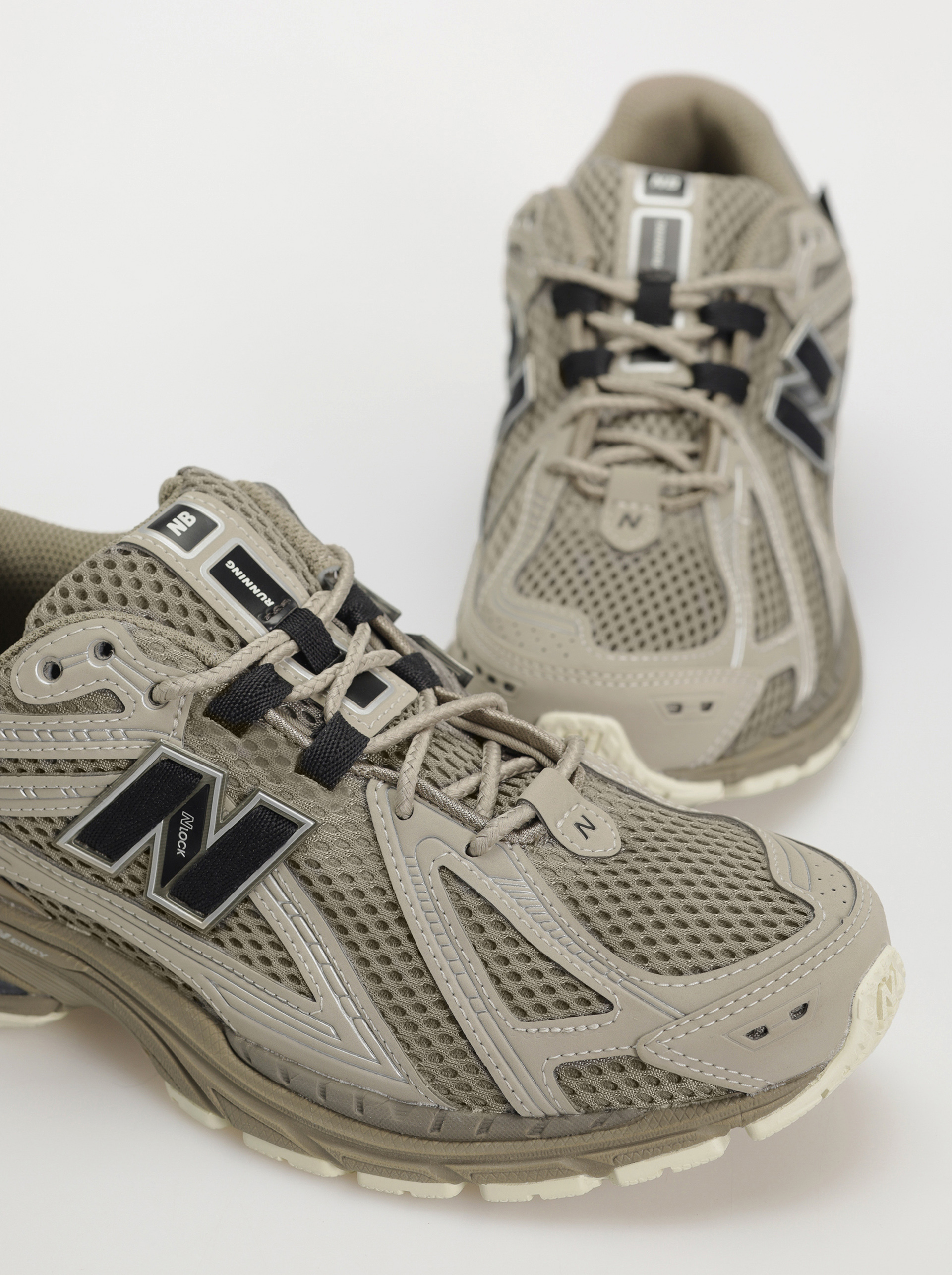 New Balance 1906 Cipők (arid stone)