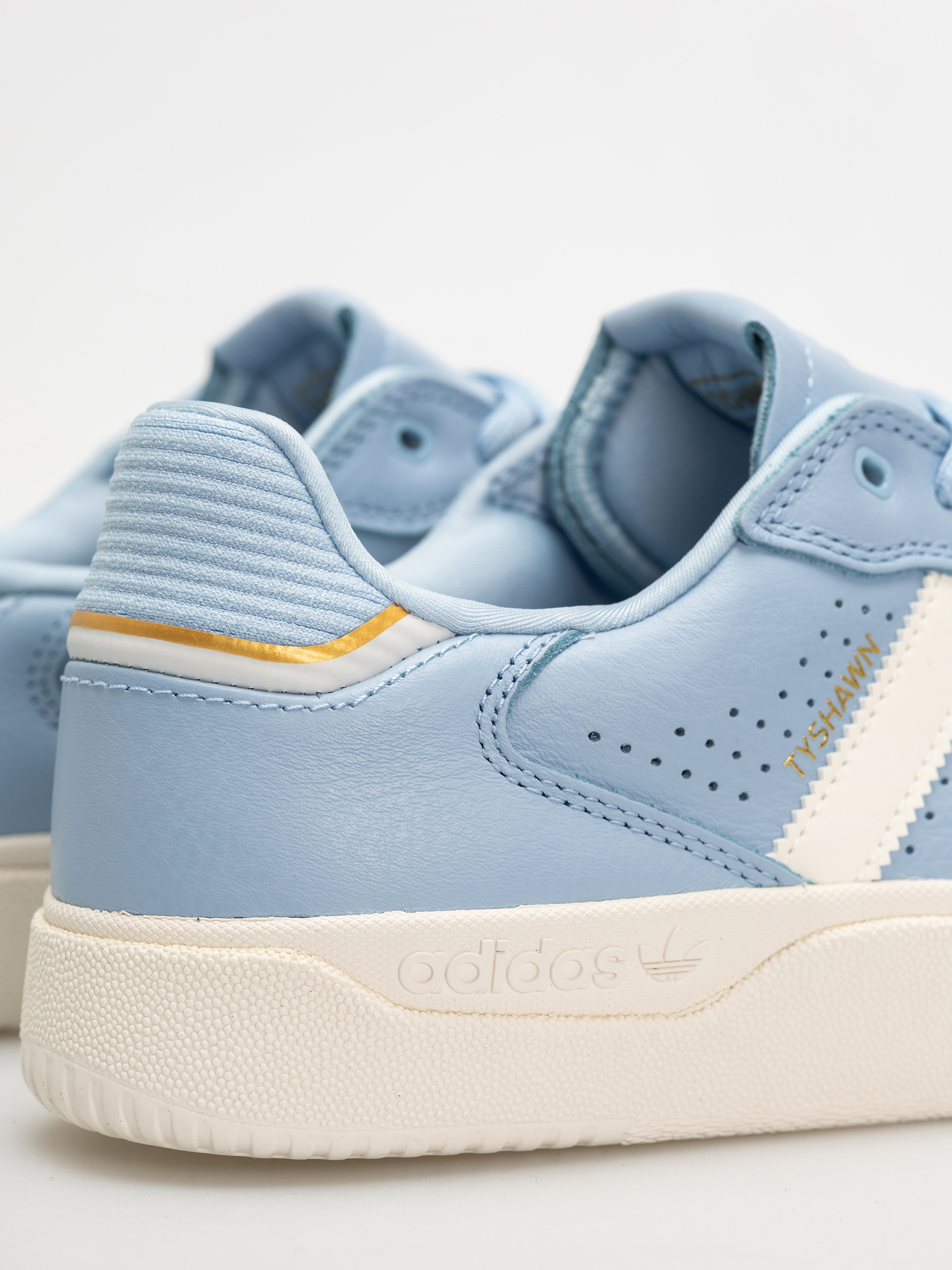 adidas Tyshawn Low Cipők (clesky/cwhite/goldmt)