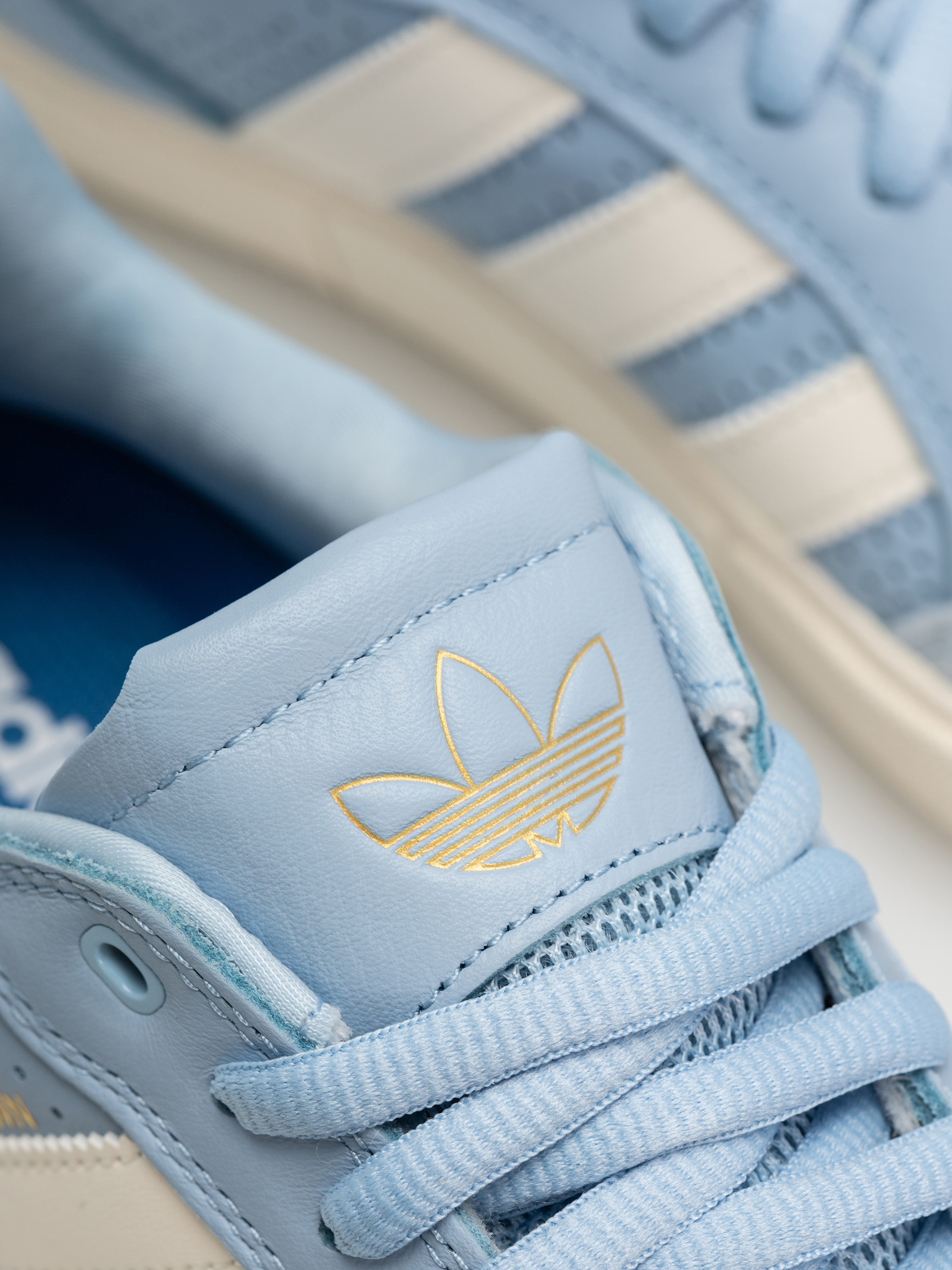 adidas Tyshawn Low Cipők (clesky/cwhite/goldmt)