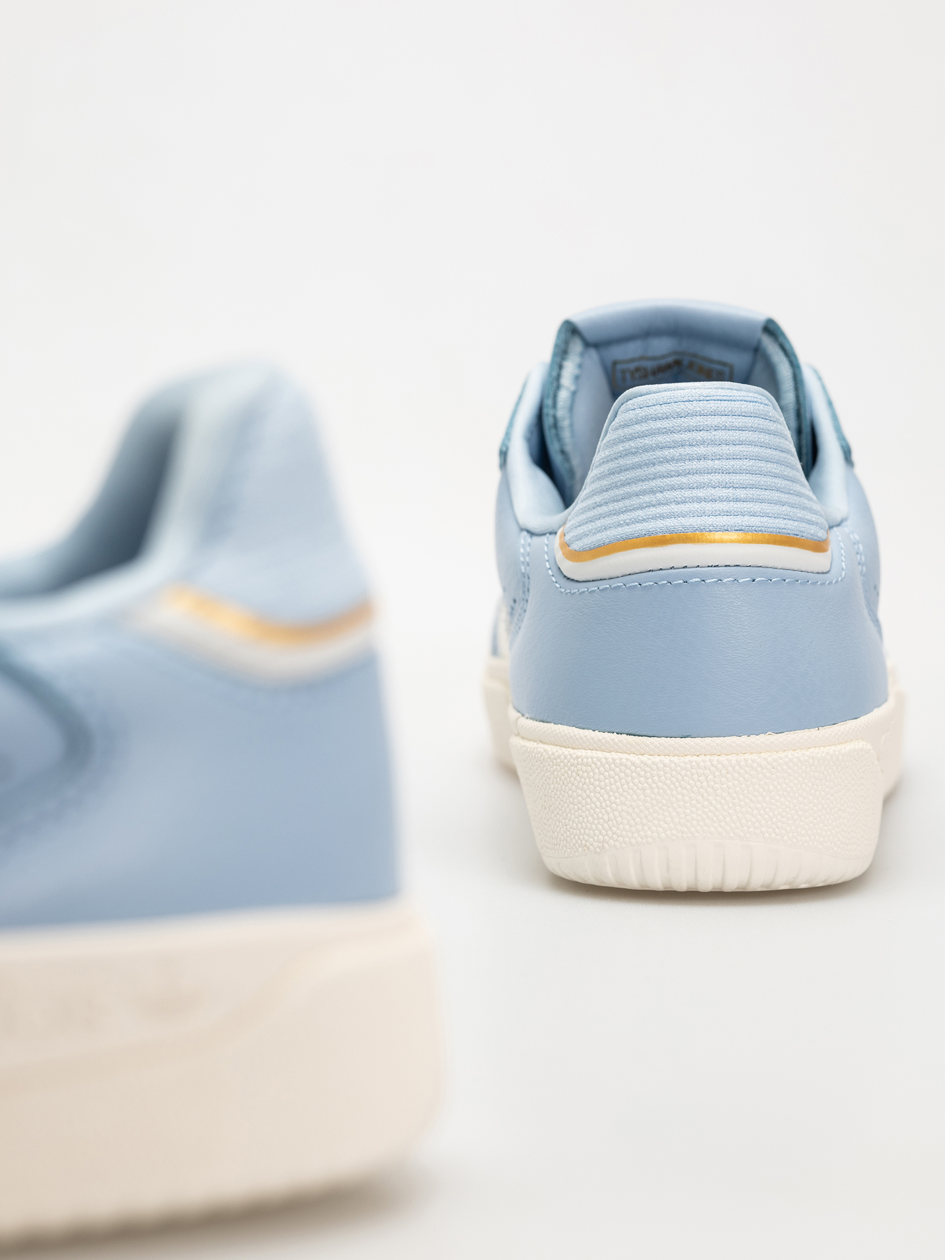 adidas Tyshawn Low Cipők (clesky/cwhite/goldmt)