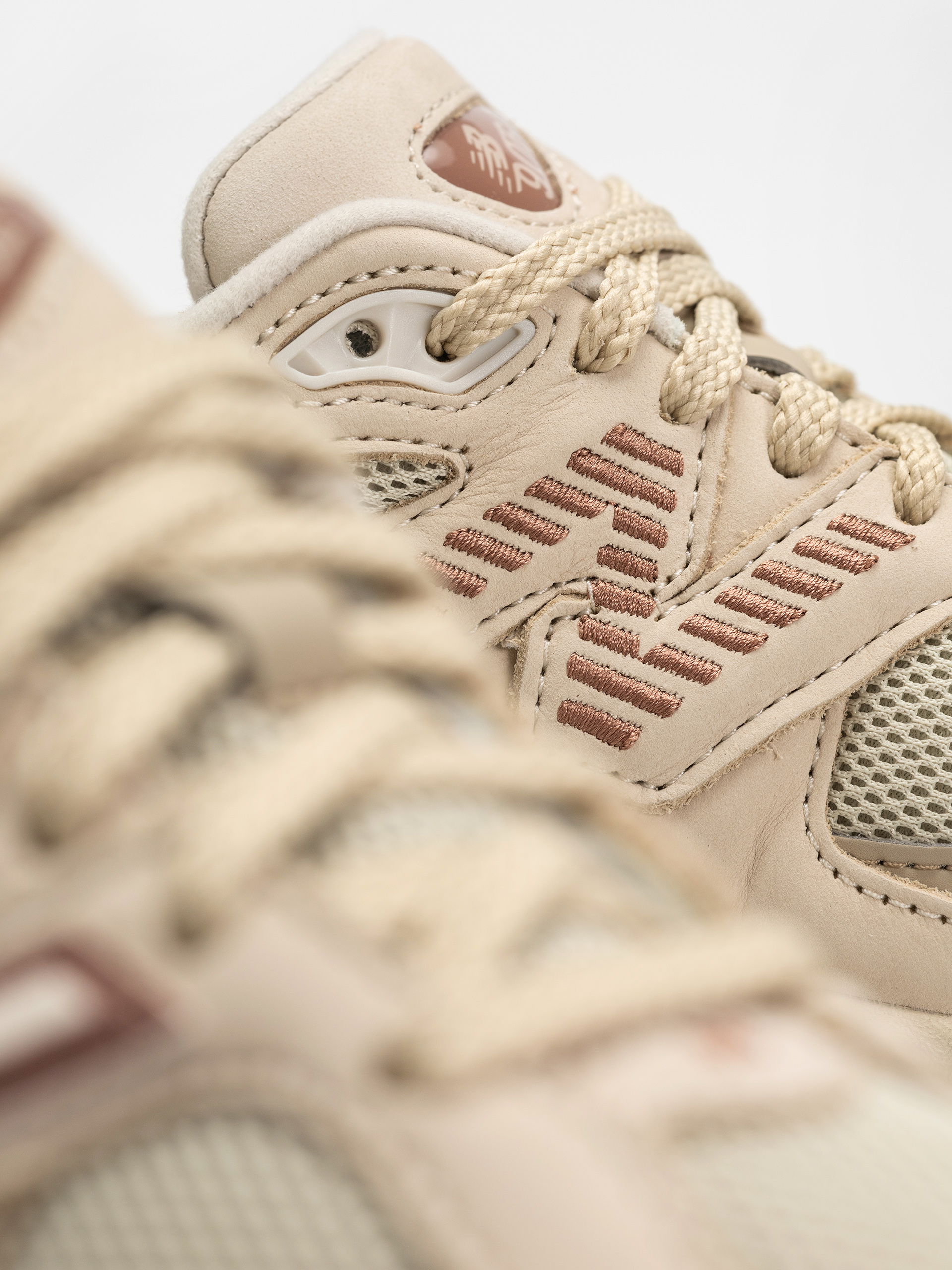 New Balance 9060 Cipők (bone)