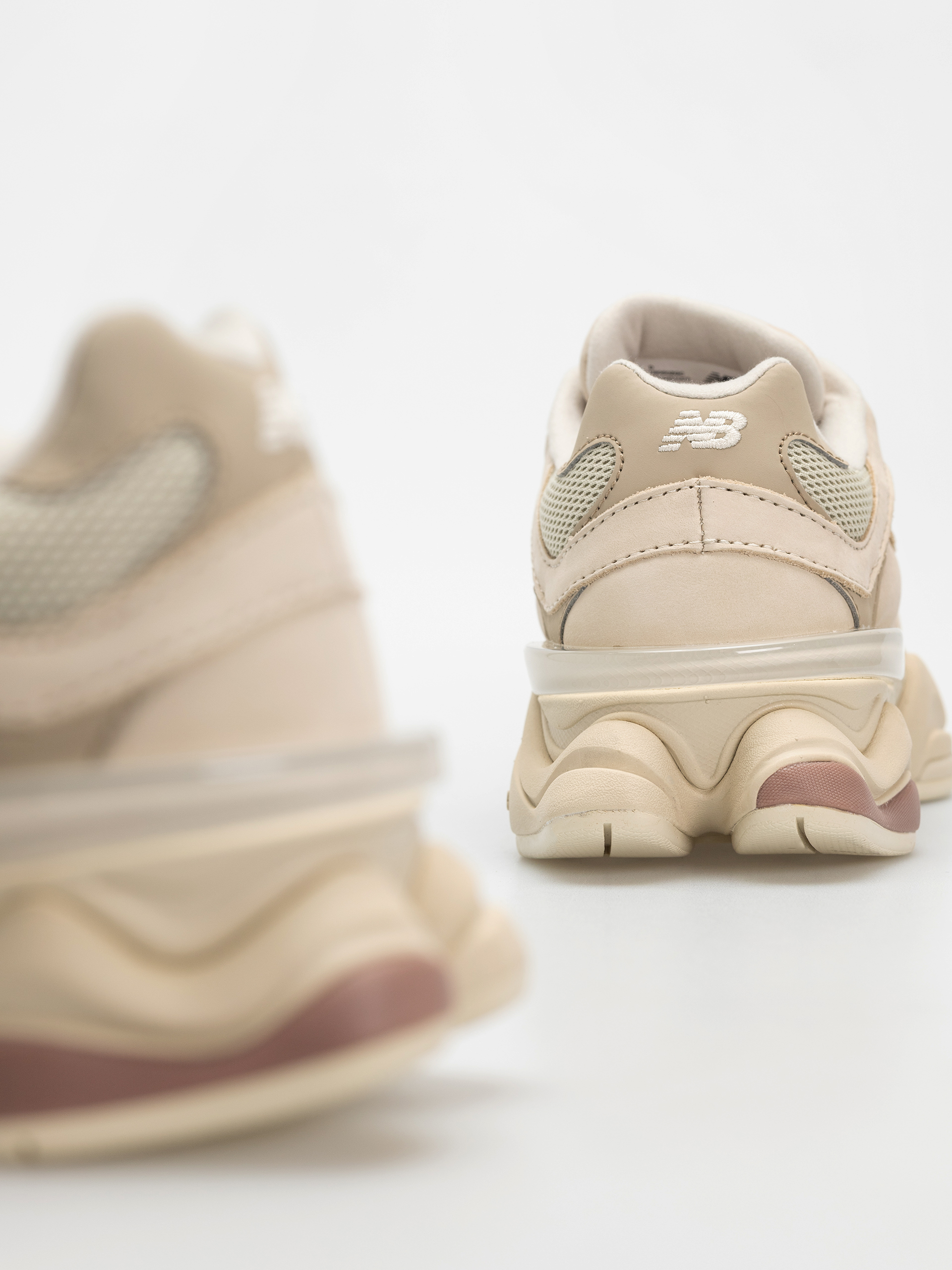New Balance 9060 Cipők (bone)