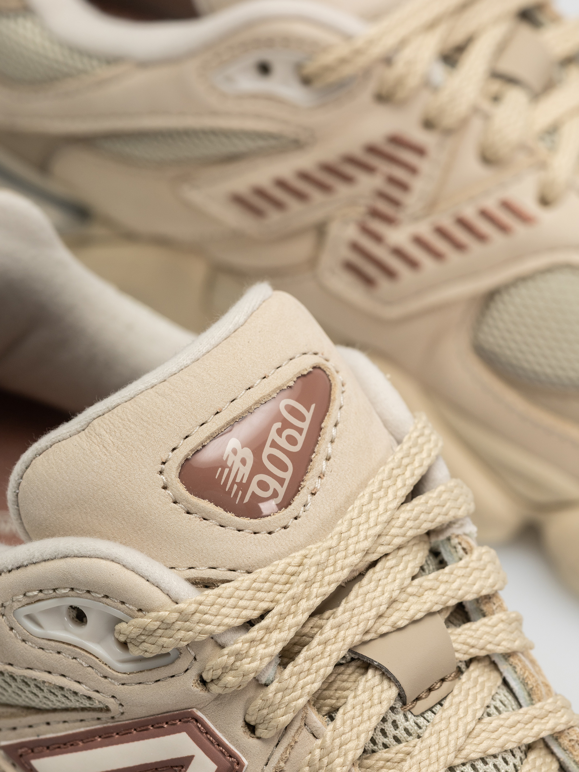 New Balance 9060 Cipők (bone)