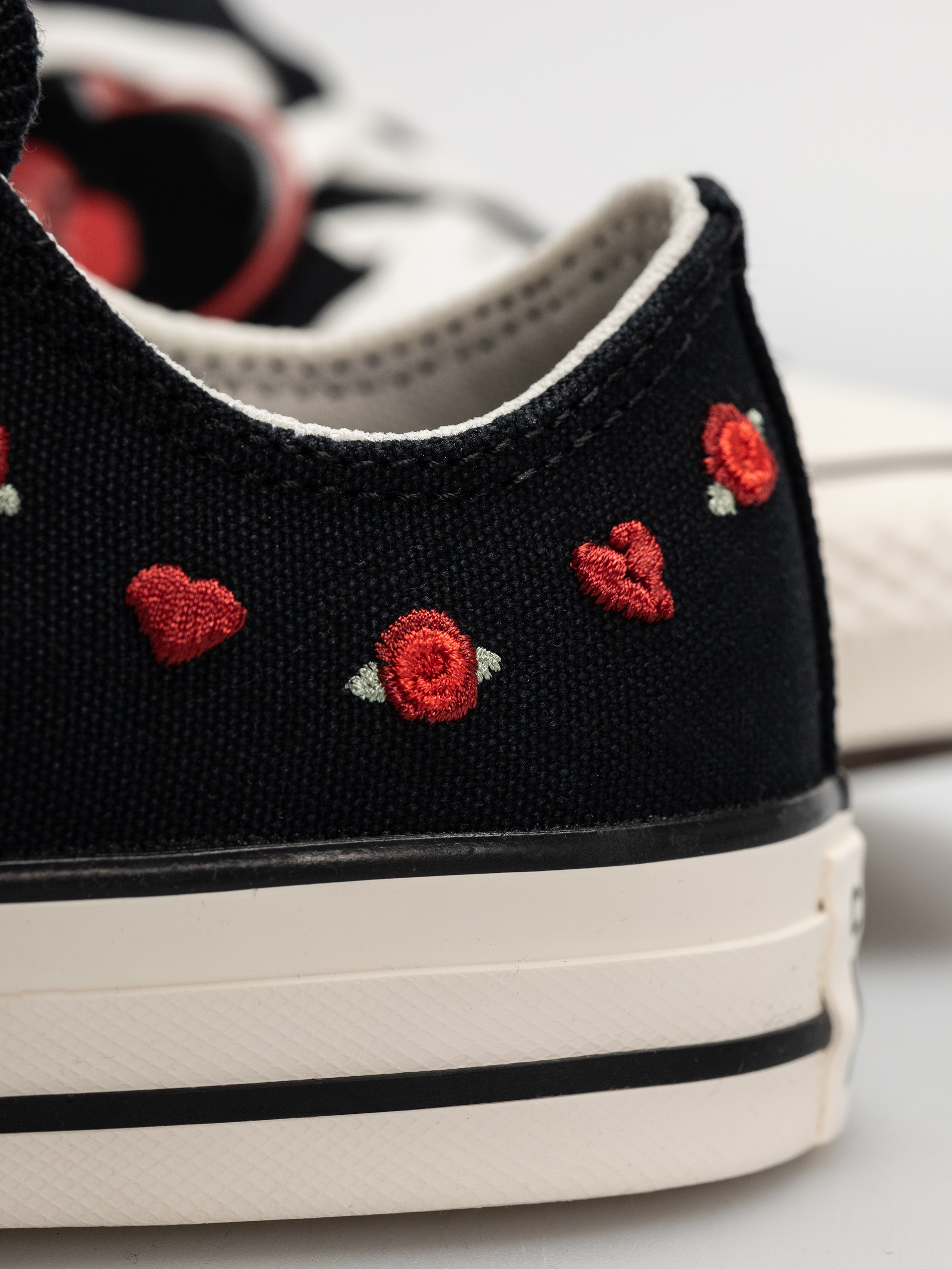 Converse Chuck Taylor All Star Ox Wmn Tornacipők (black/red/egret)