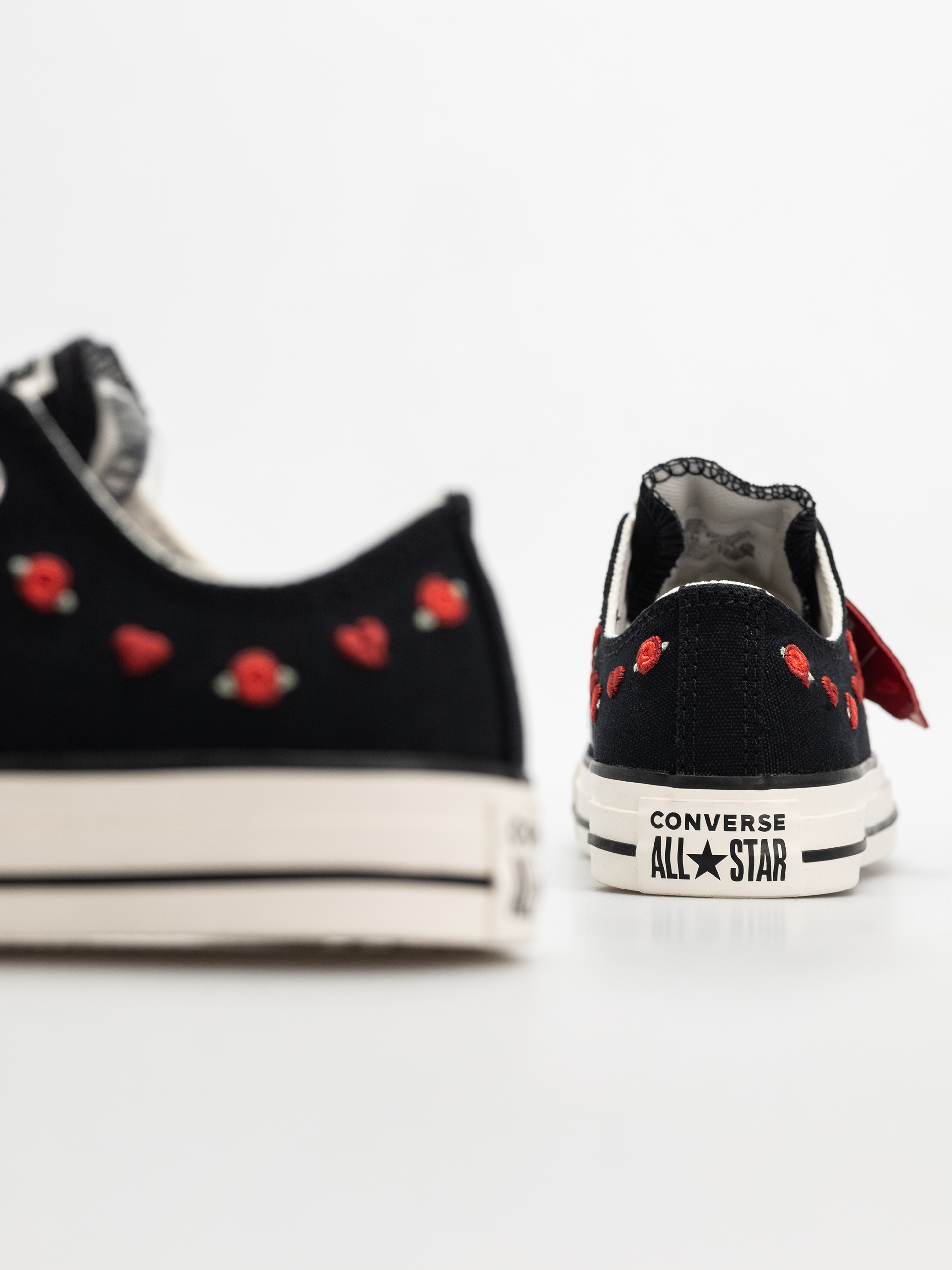 Converse Chuck Taylor All Star Ox Wmn Tornacipők (black/red/egret)