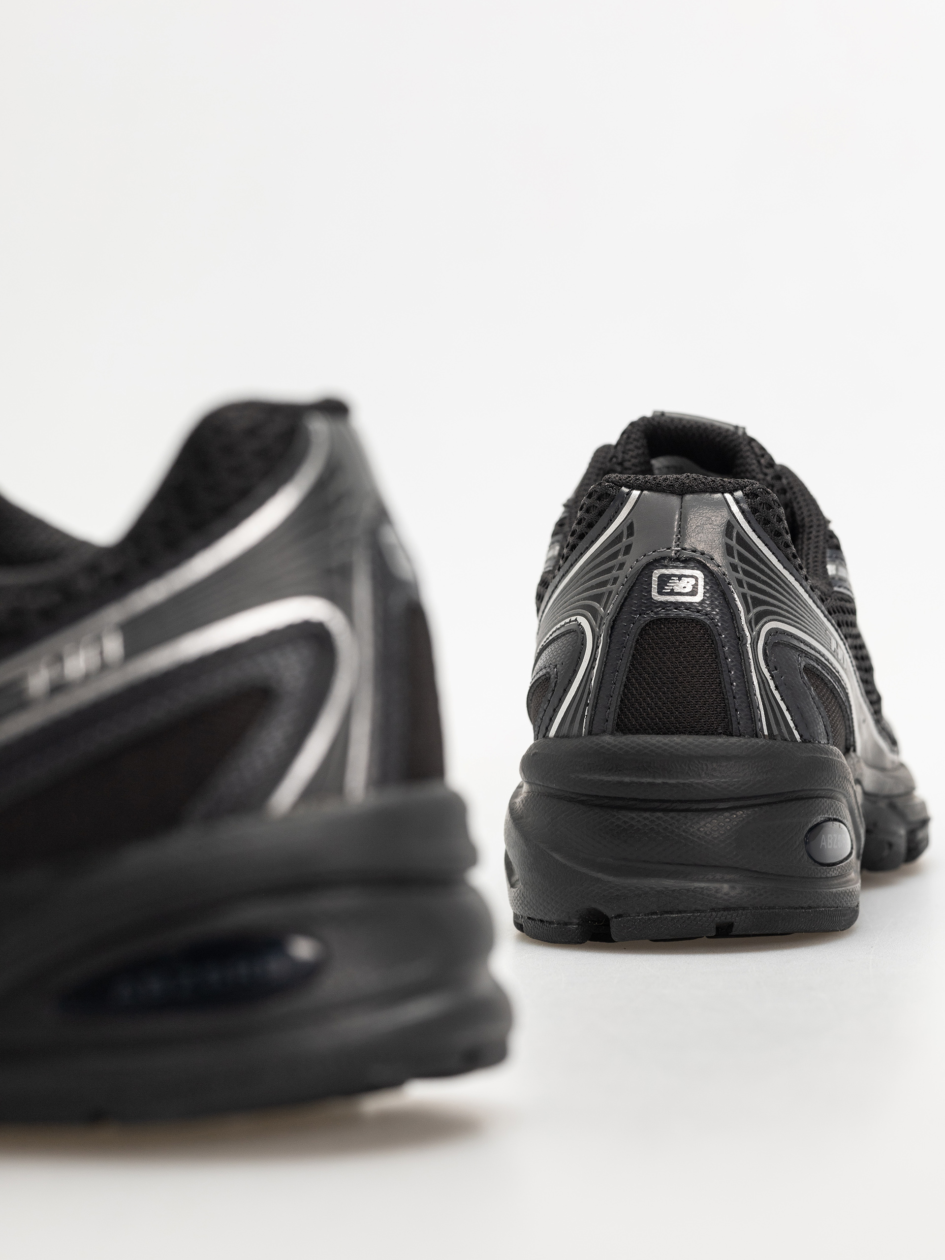 New Balance 740 Cipők (black)