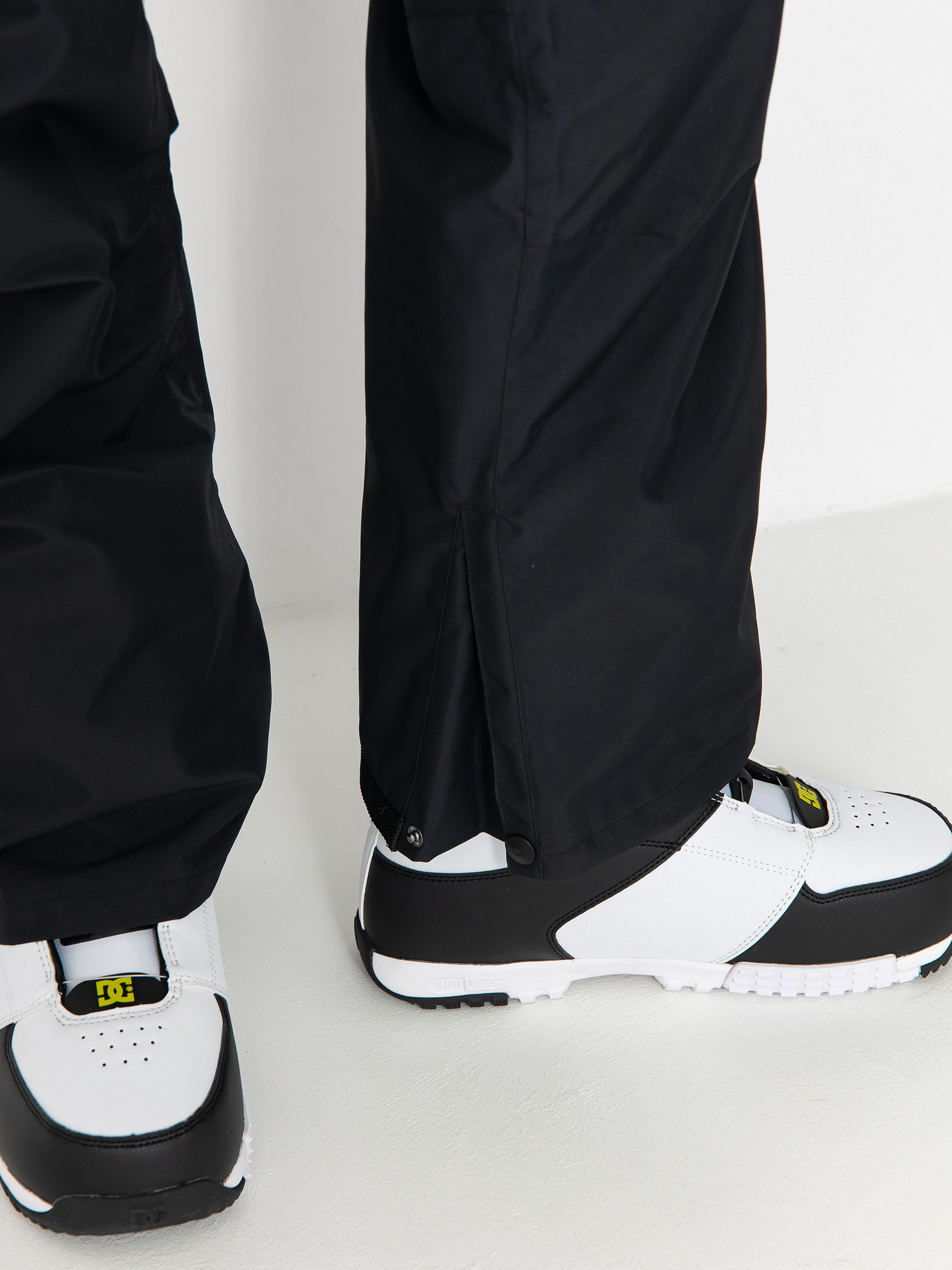 Férfi DC Docile Bib Snowboard nadrág (black)