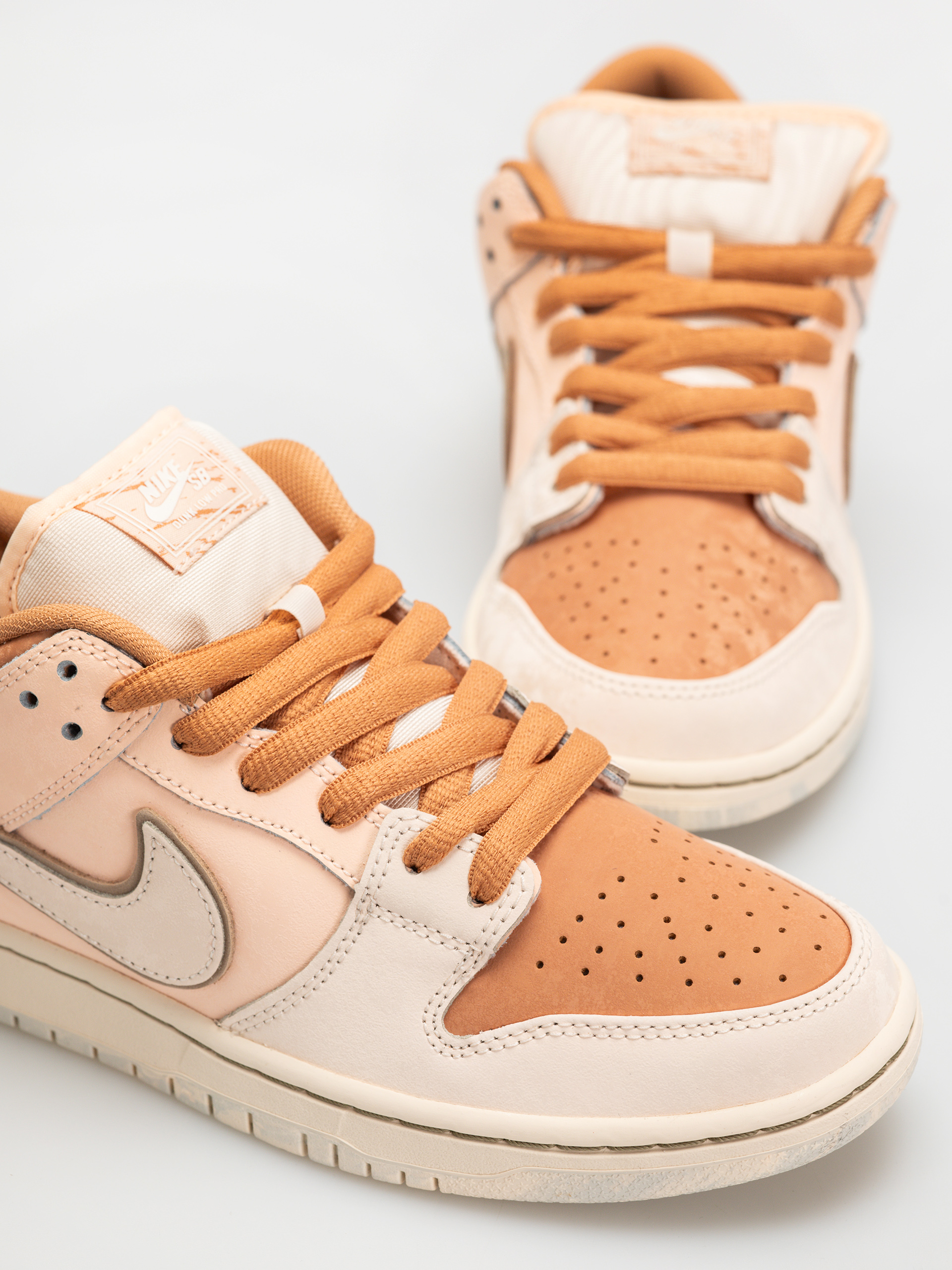 Nike SB Dunk Low Pro Prm Cipők (amber brown/guava ice crimson tint hemp)