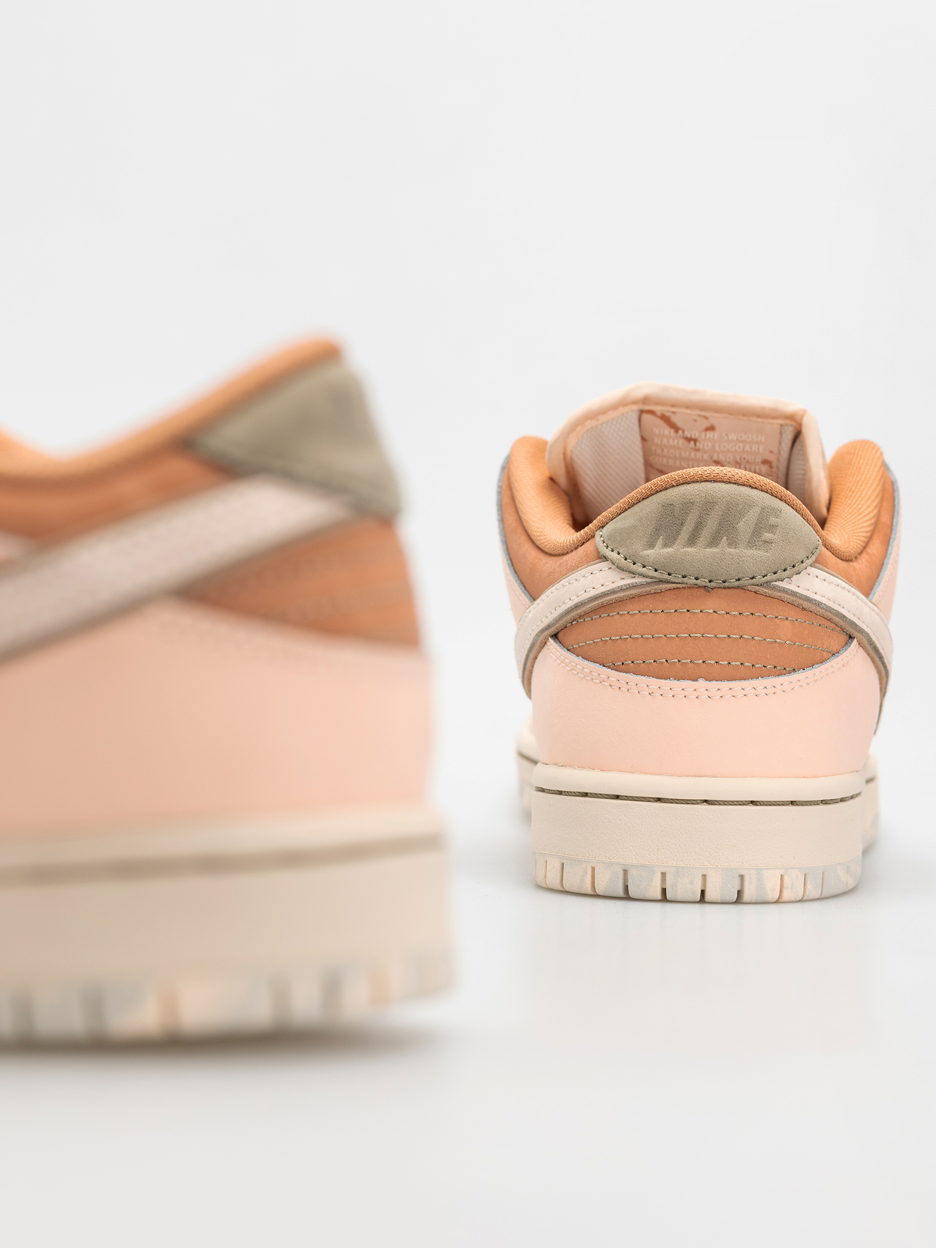Nike SB Dunk Low Pro Prm Cipők (amber brown/guava ice crimson tint hemp)