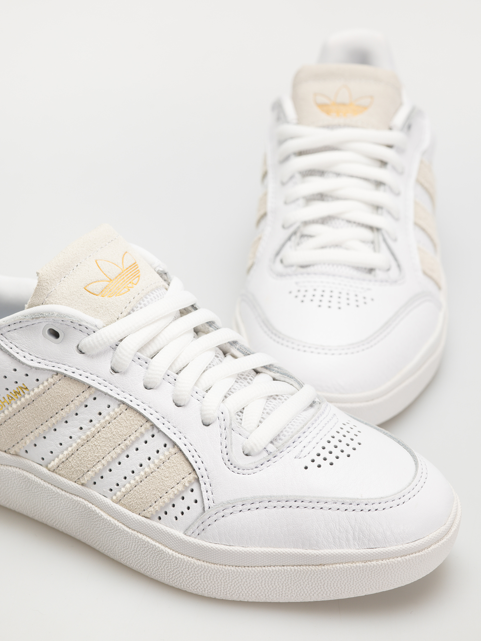 adidas Tyshawn Low Cipők (ftwwht/ftwwht/goldmt)