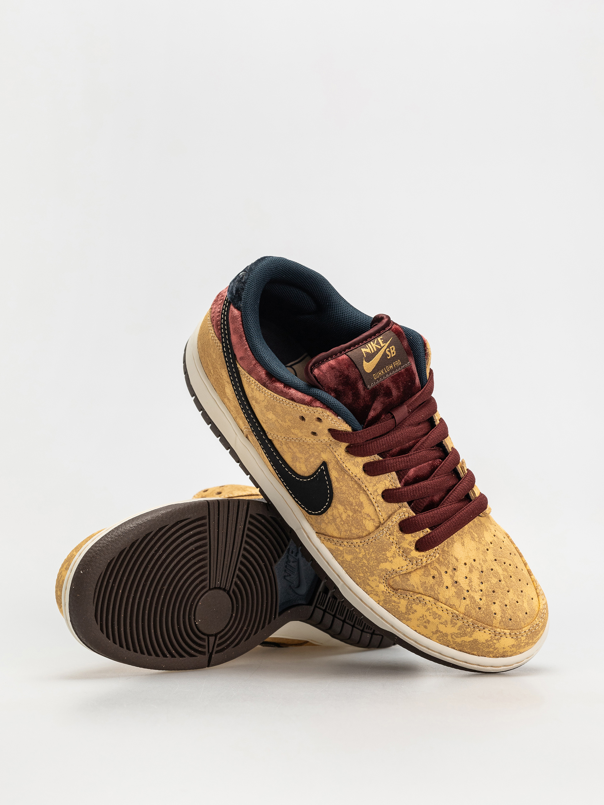 Nike SB Dunk Low Pro Cipők (celestial gold/black dark team red)