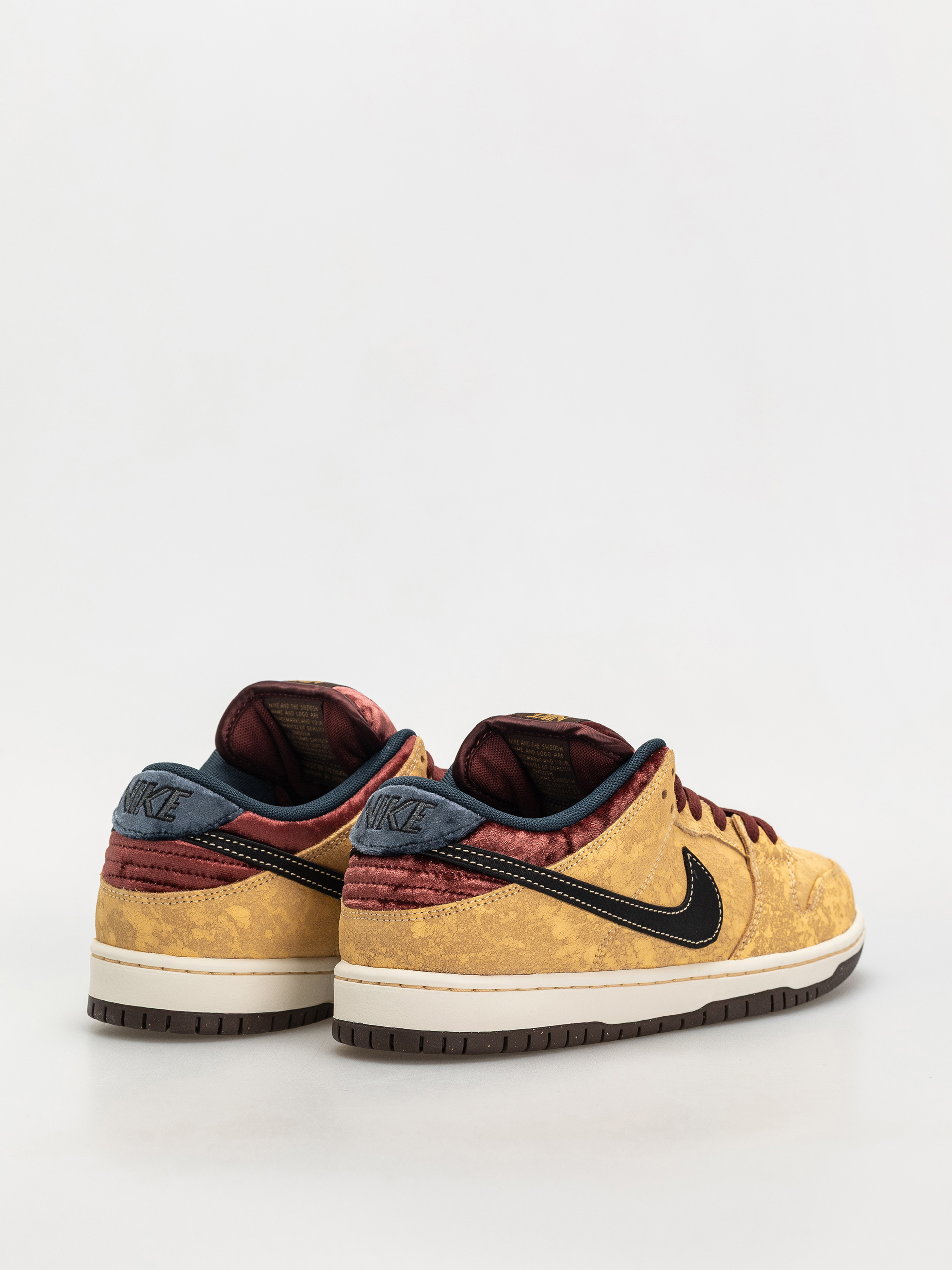 Nike SB Dunk Low Pro Cipők (celestial gold/black dark team red)