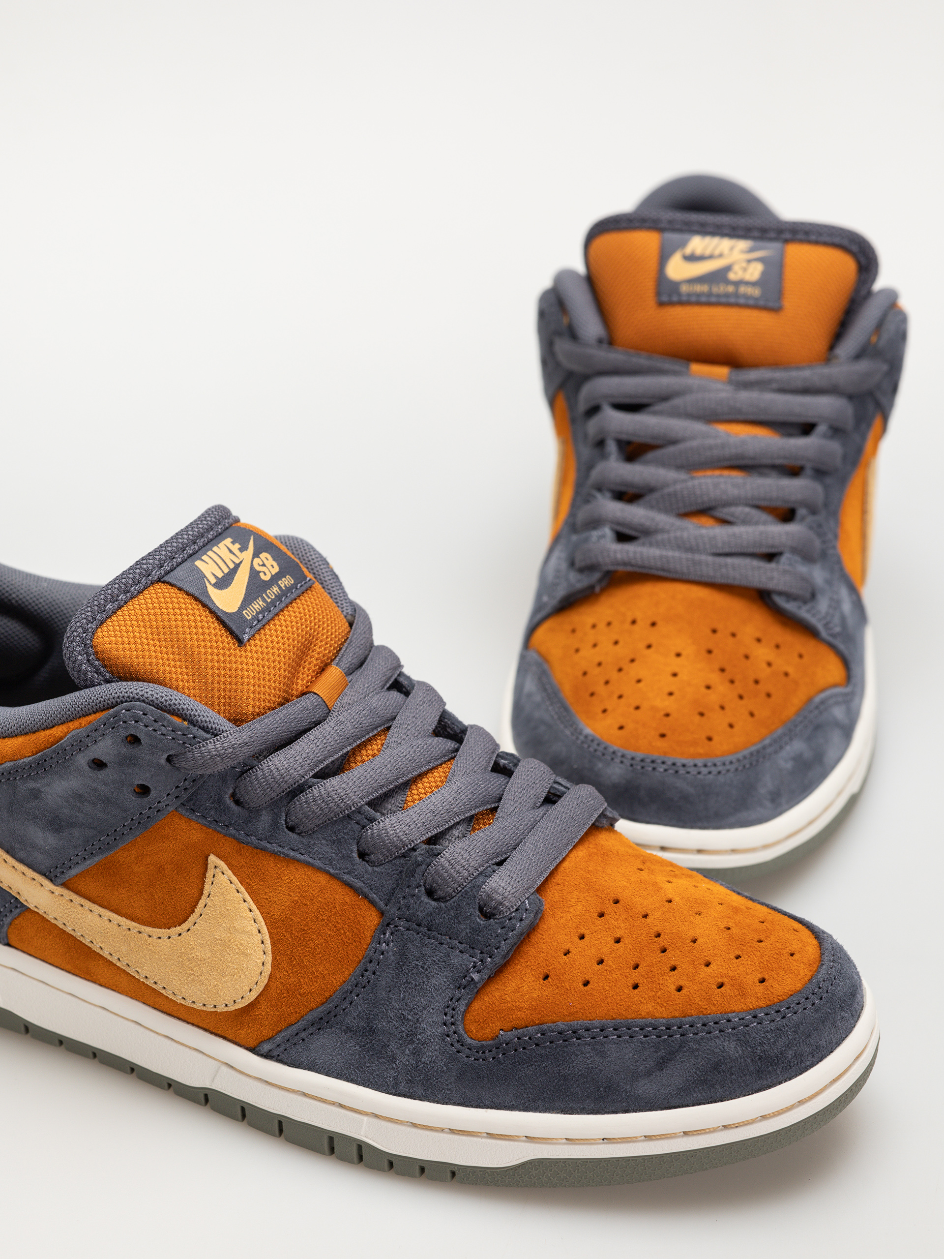Nike SB Dunk Low Pro Cipők (light carbon/sesame monarch summit white)