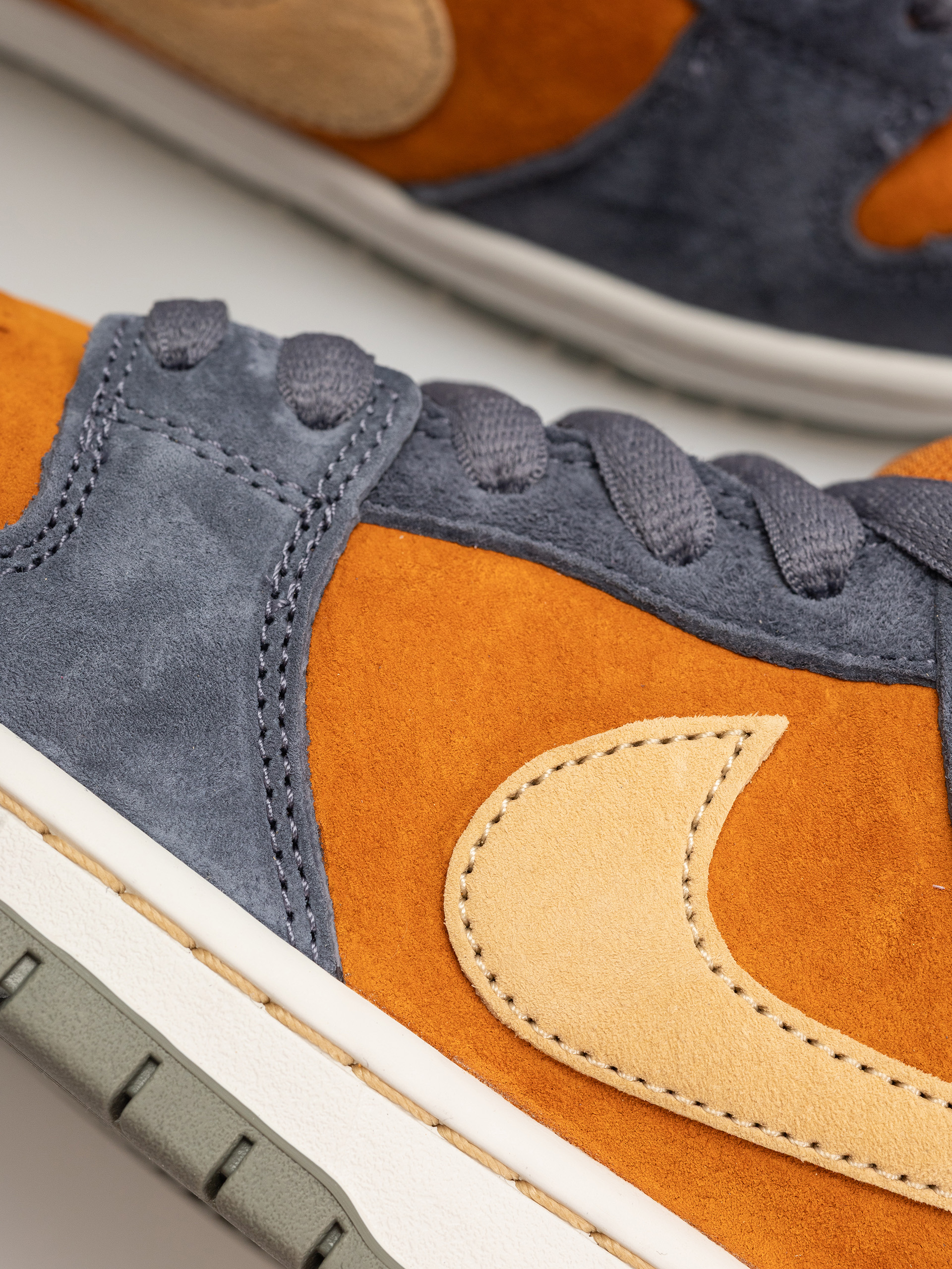 Nike SB Dunk Low Pro Cipők (light carbon/sesame monarch summit white)