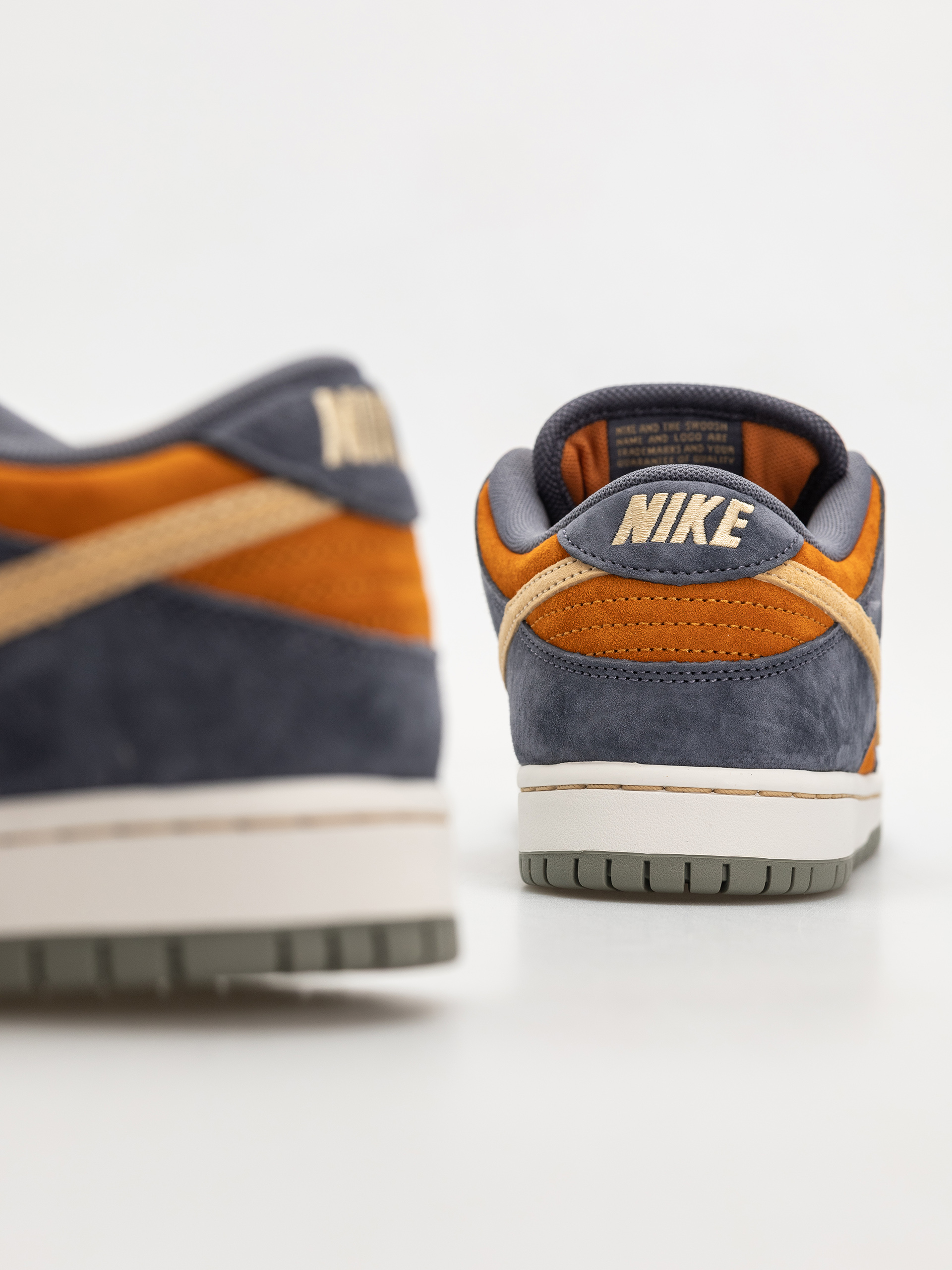 Nike SB Dunk Low Pro Cipők (light carbon/sesame monarch summit white)