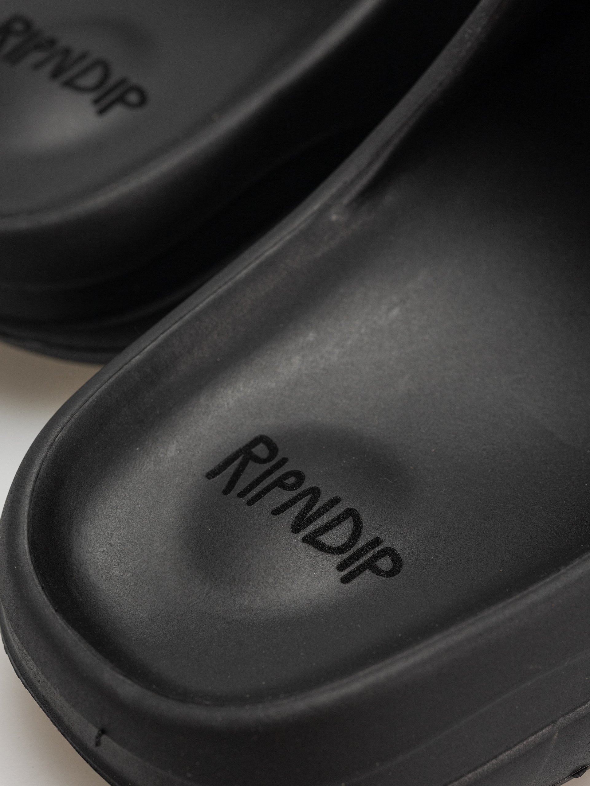 RipNDip Lord Nermal Cloud Flip-flop papucsok (black)