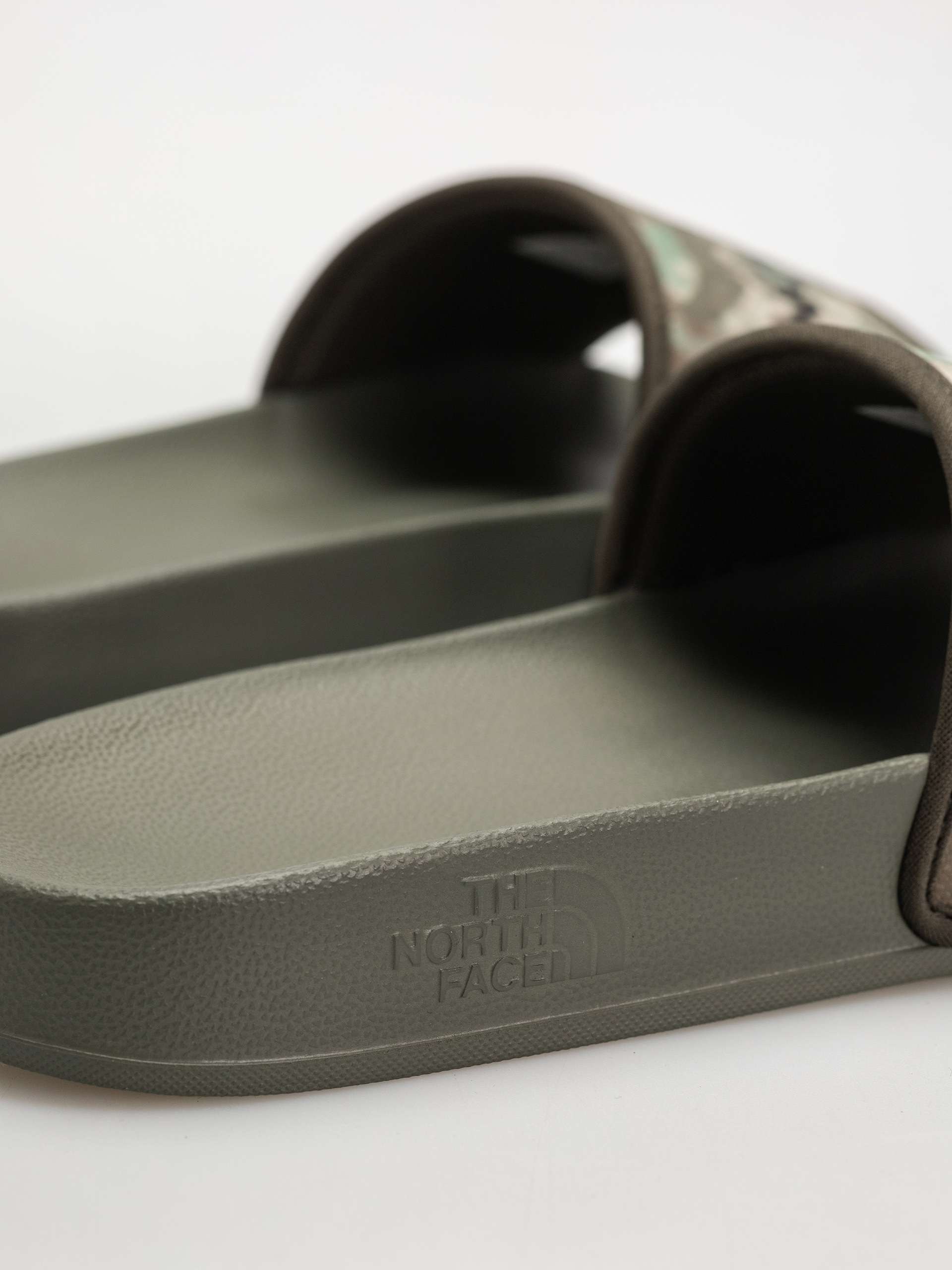 The North Face Base Camp III Flip-flop papucsok (mltryolvstpldcmprnt/tnf black)