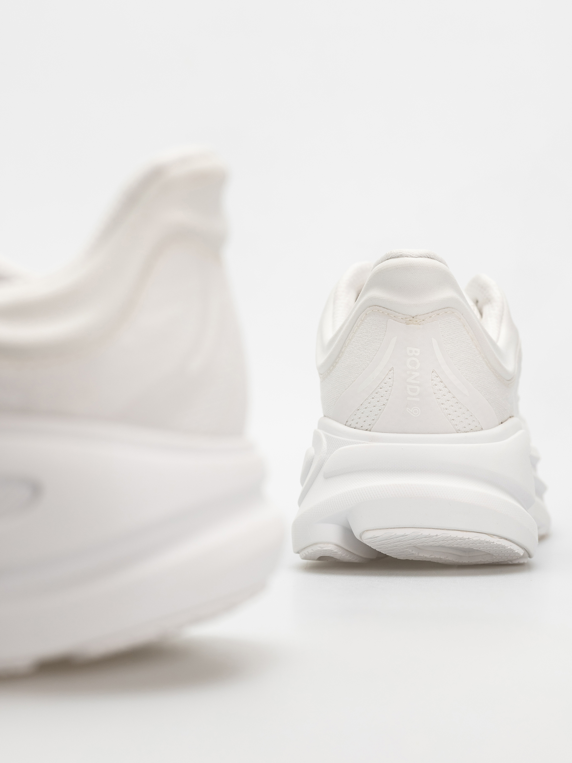 Cipők Hoka Bondi 9 (white/white)