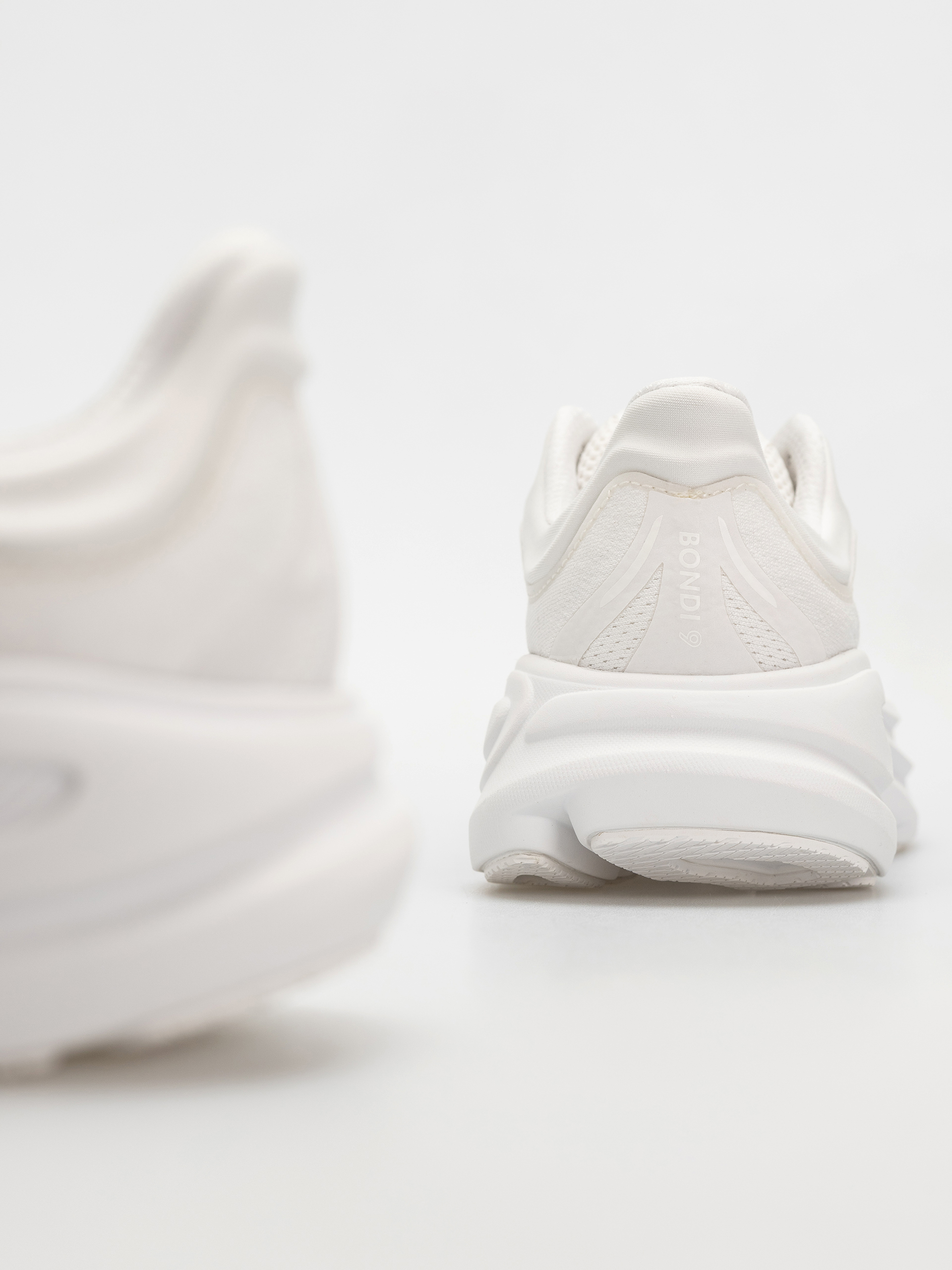Cipők Hoka Bondi 9 Wmn (white/white)