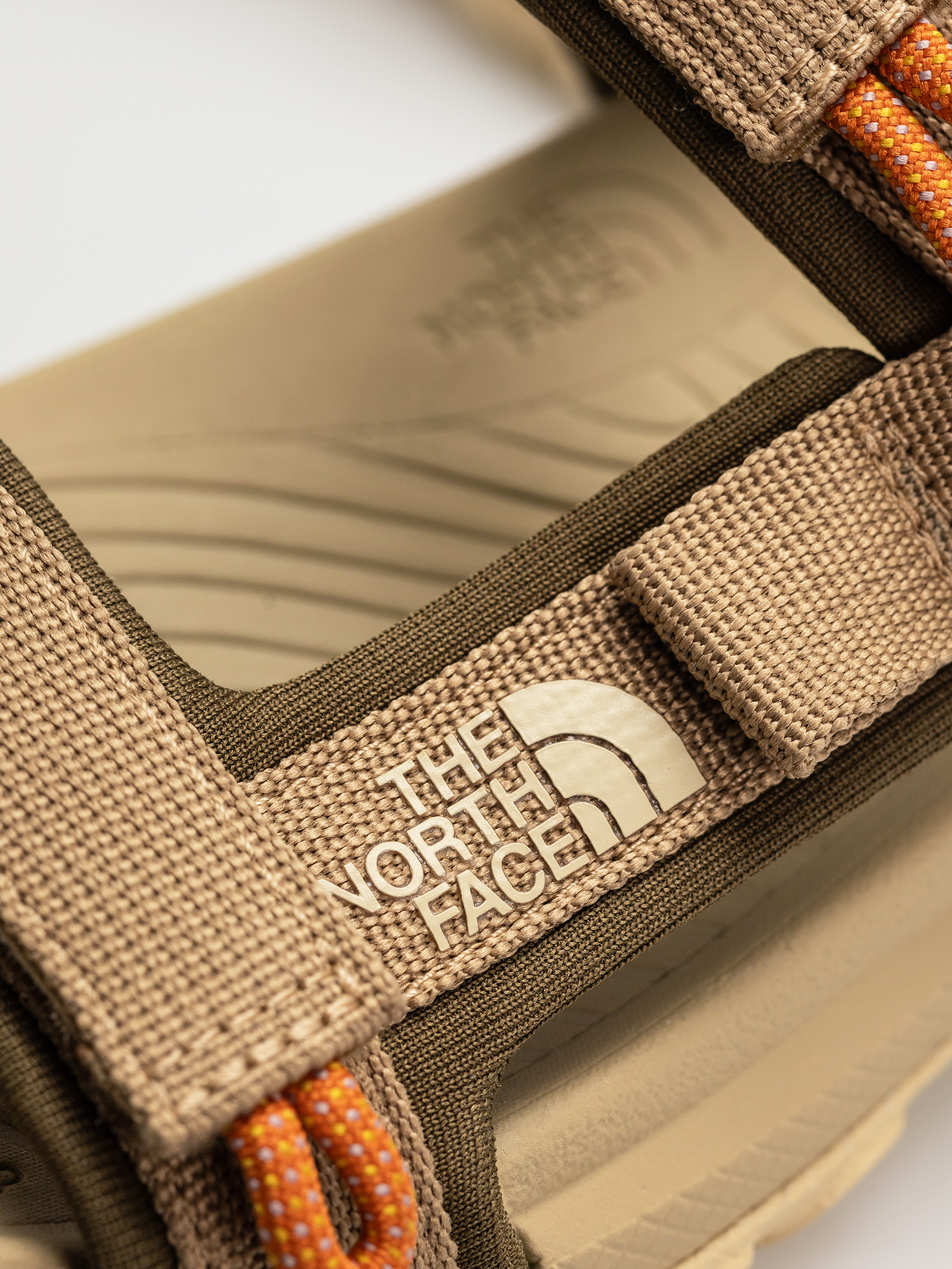 The North Face Explore Camp Wmn Szandálok (sahara/iron bronze)