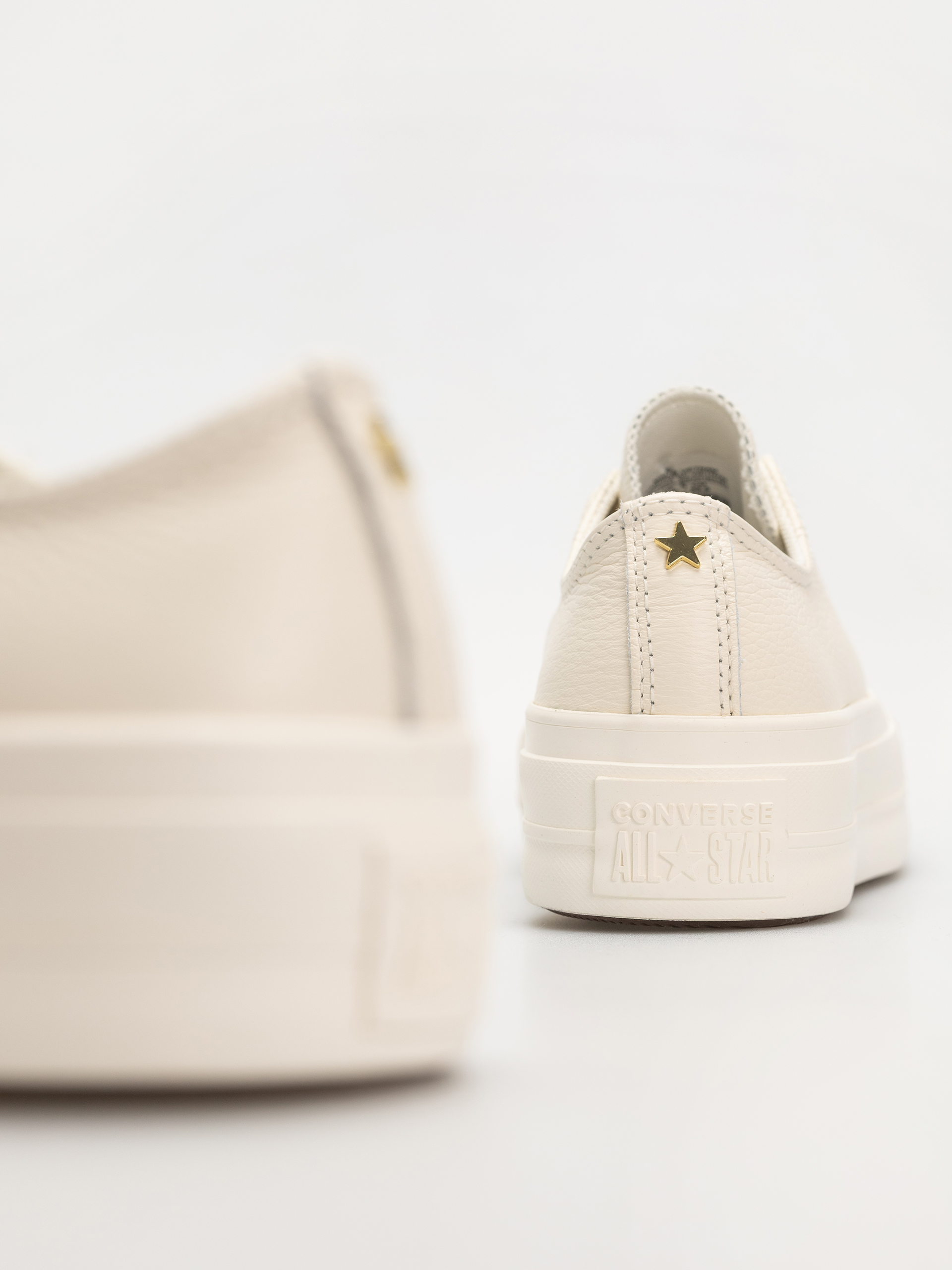 Tornacipők Converse Chuck Taylor All Star Lift Ox Wmn (egret/egret/gold)