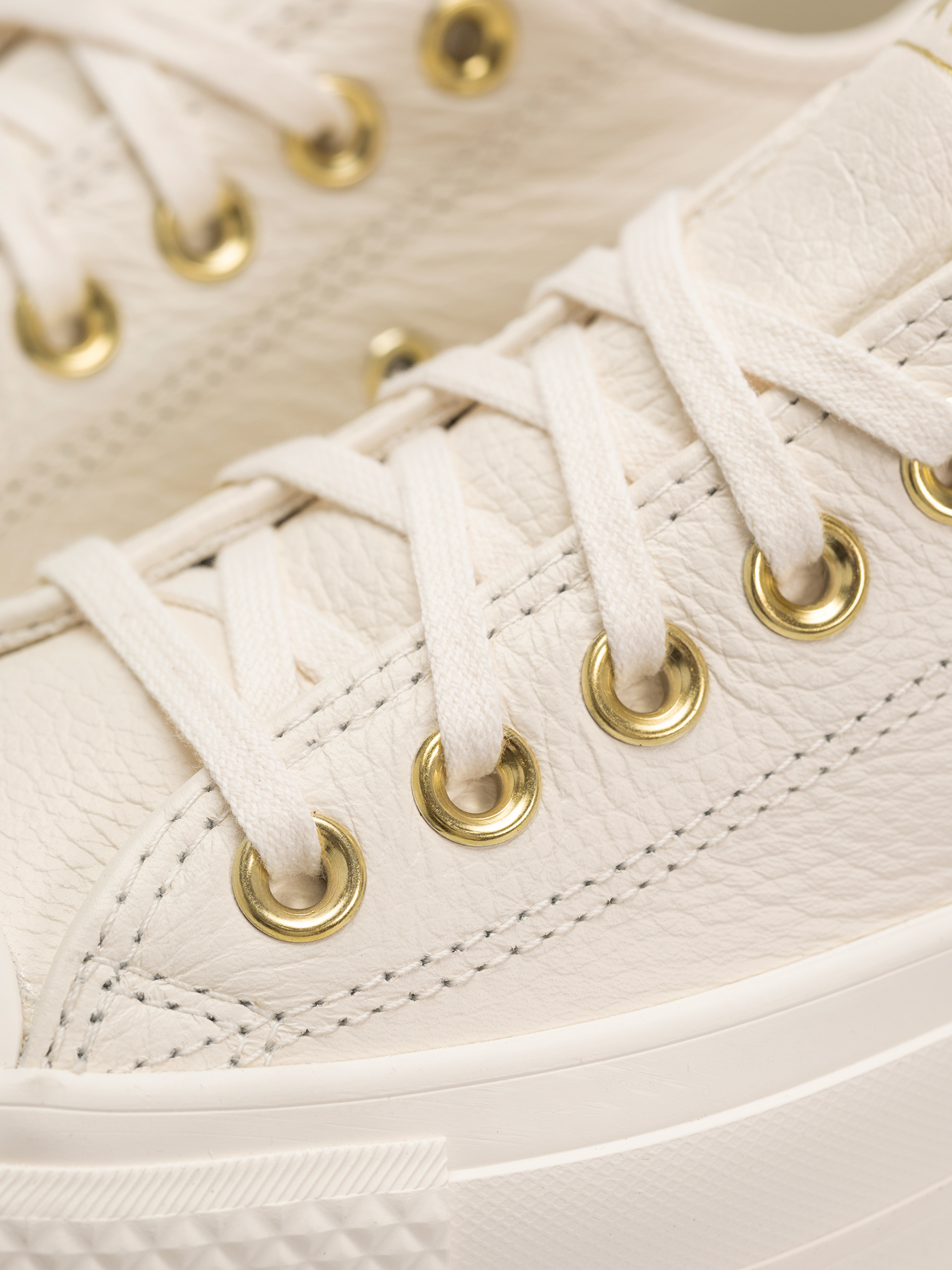 Tornacipők Converse Chuck Taylor All Star Lift Ox Wmn (egret/egret/gold)