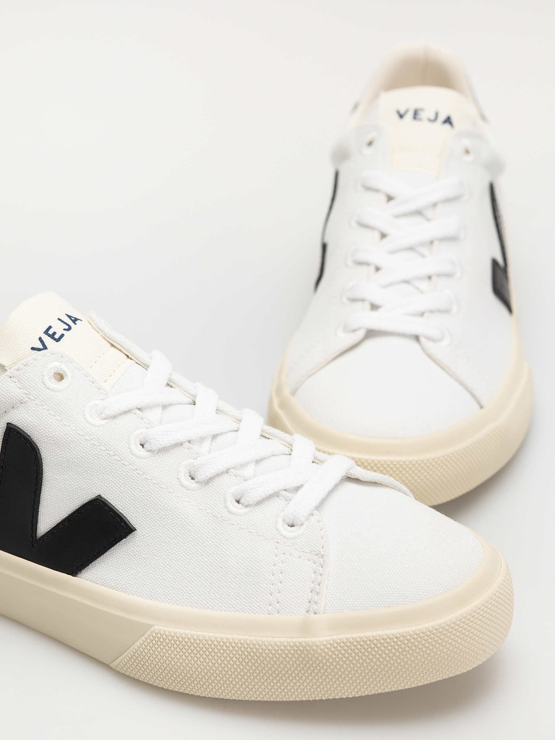 Veja Campo Canvas Wmn Cipők (white black)