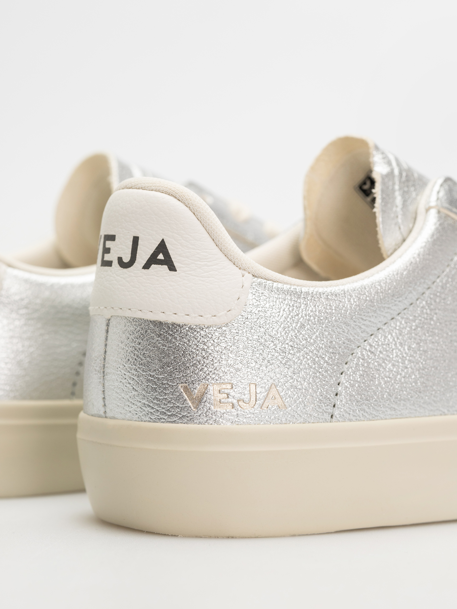 Veja Campo Wmn Cipők (silver white)