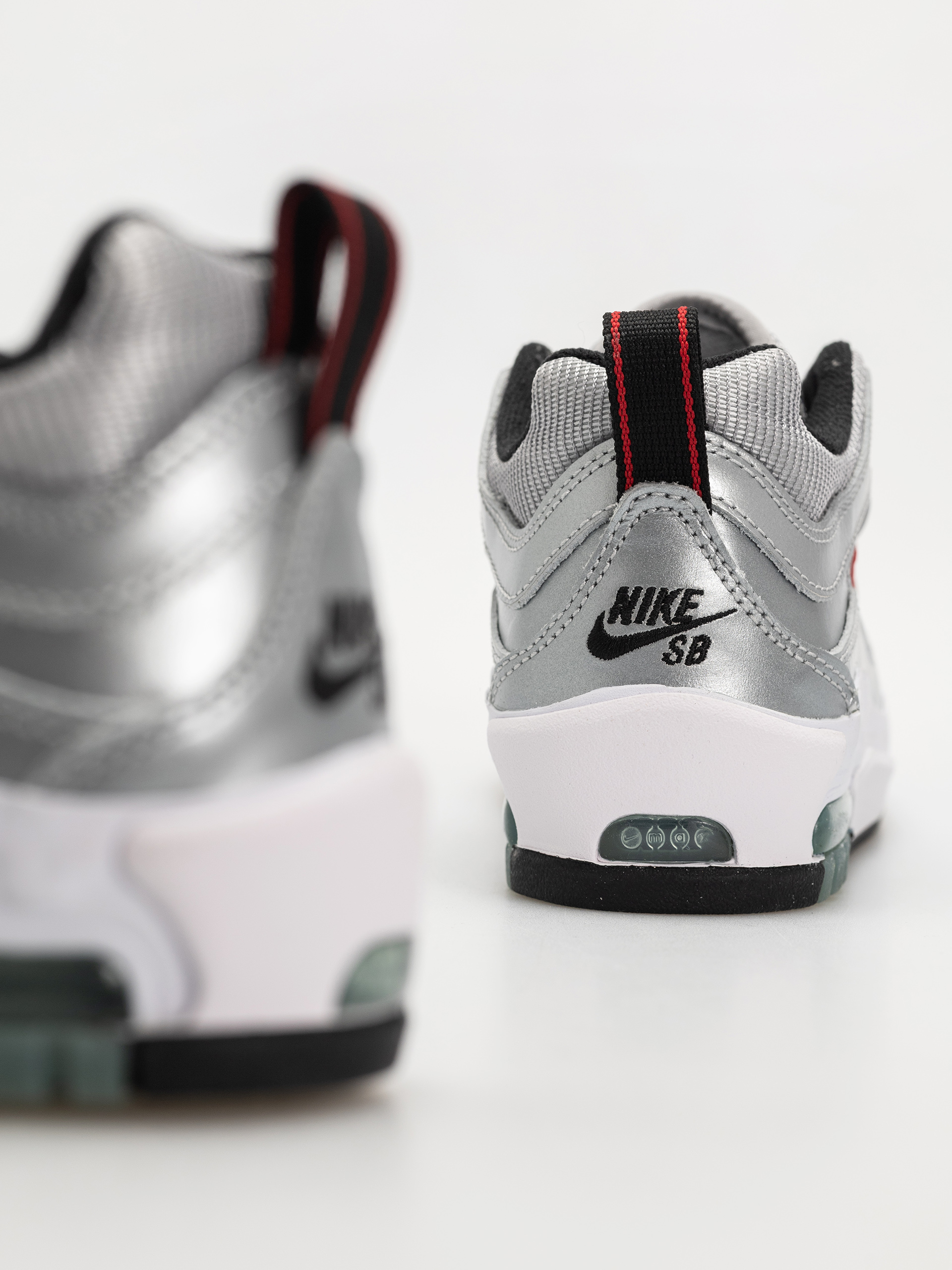 Cipők Nike SB AIR MAX ISHOD PRM (metallic silver/varsity red)