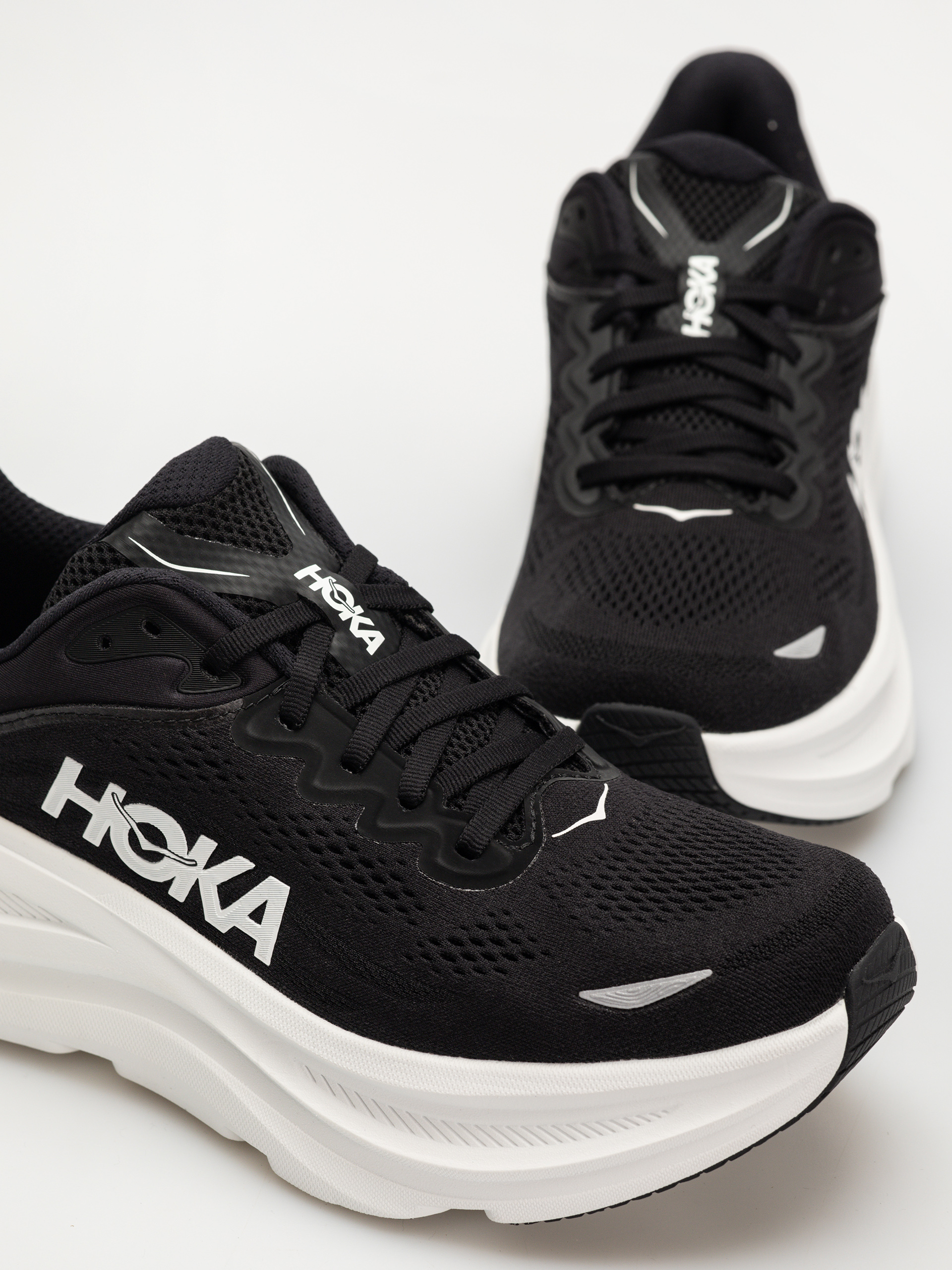 Hoka Bondi 9 Cipők (black/white)