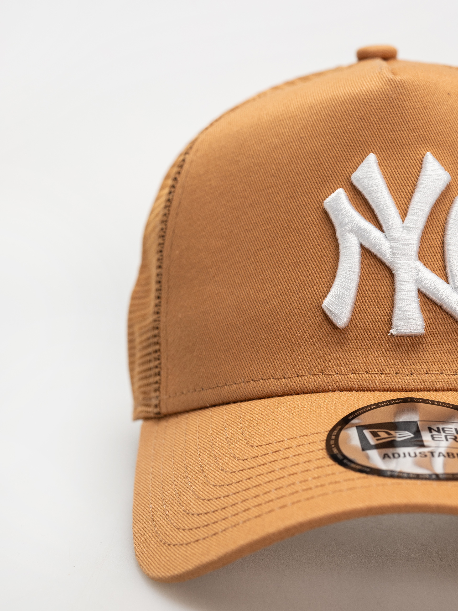 Baseball sapka New Era League Essential Trucker New York Yankees (dk beige)