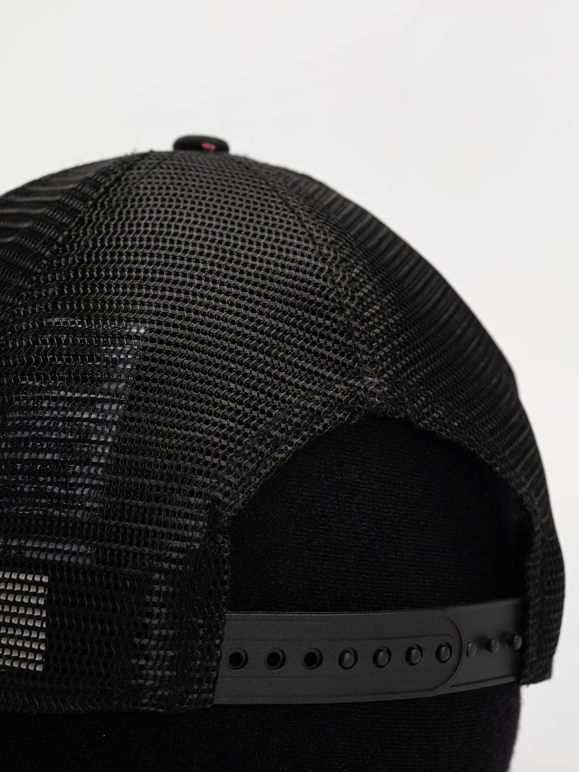 Baseball sapka New Era Patch Distress Trucker (white)