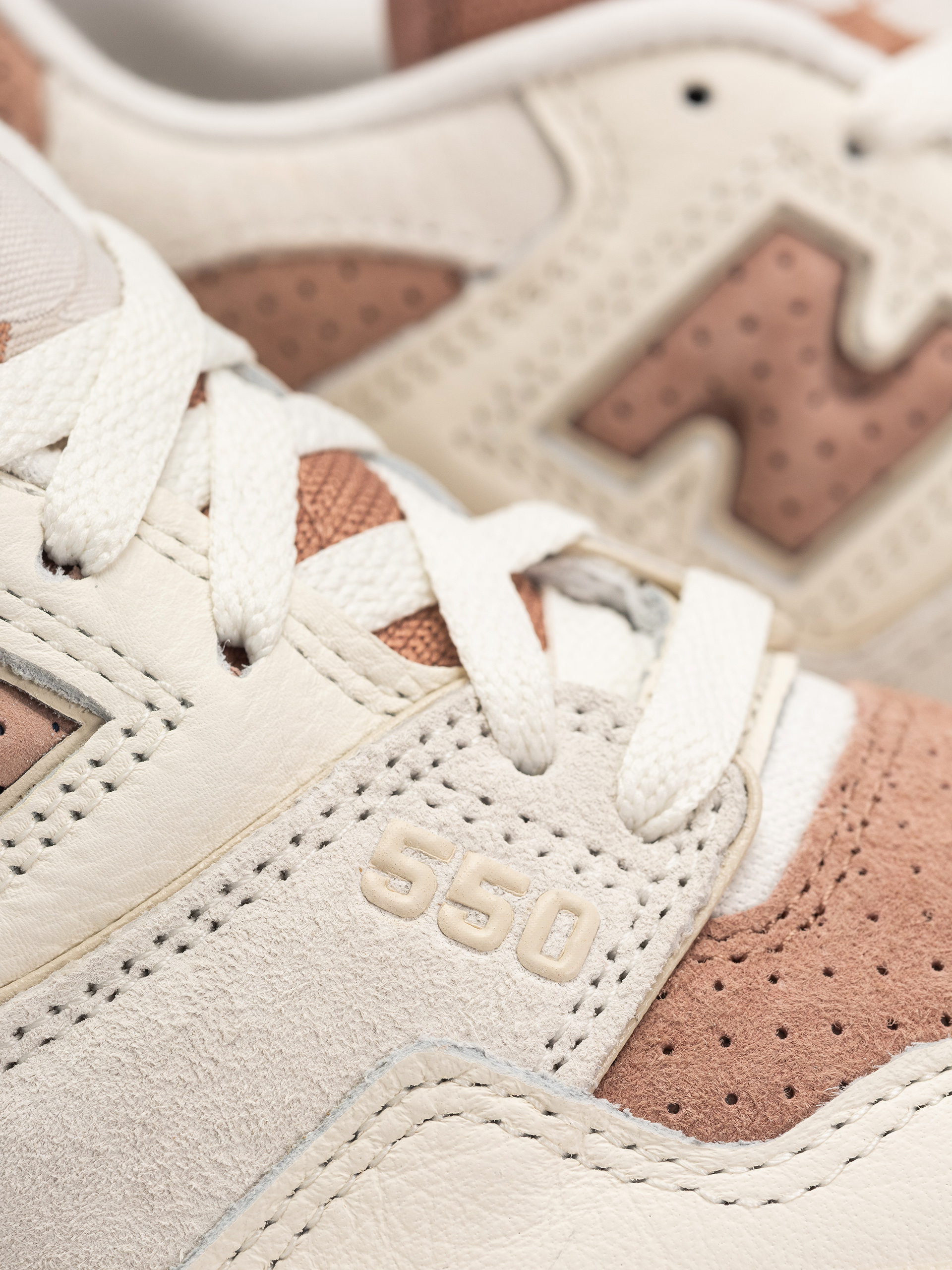 New Balance 550 Wmn Cipők (sea salt)