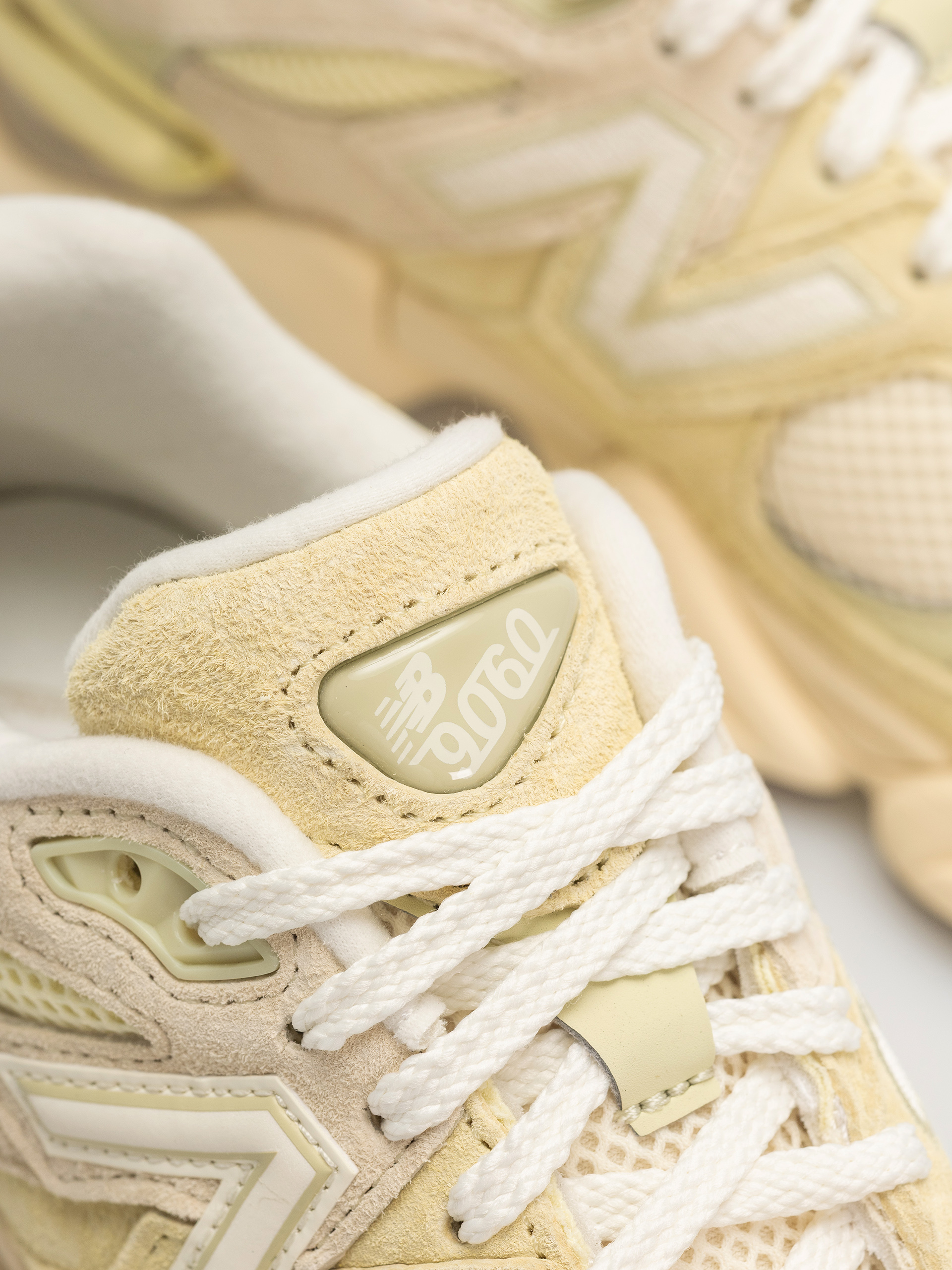 New Balance 9060 Cipők (parchment)