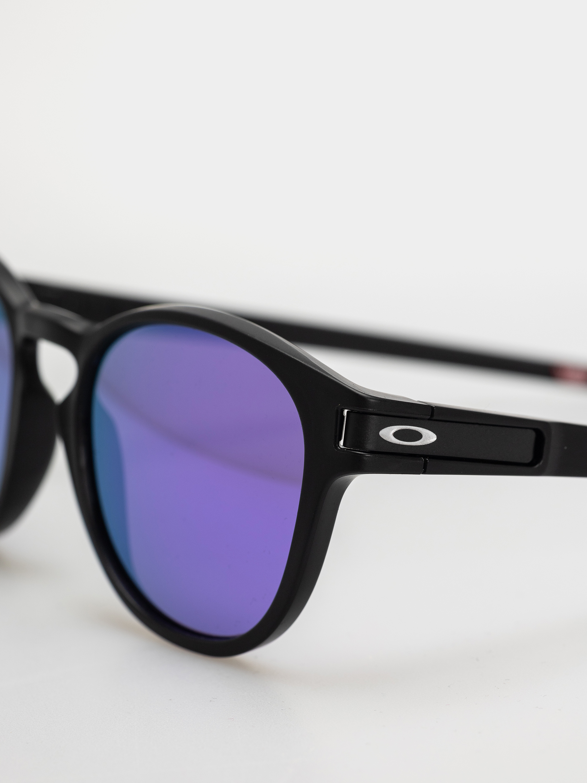 Oakley Latch Napszemüvegek (matte black/prizm violet)