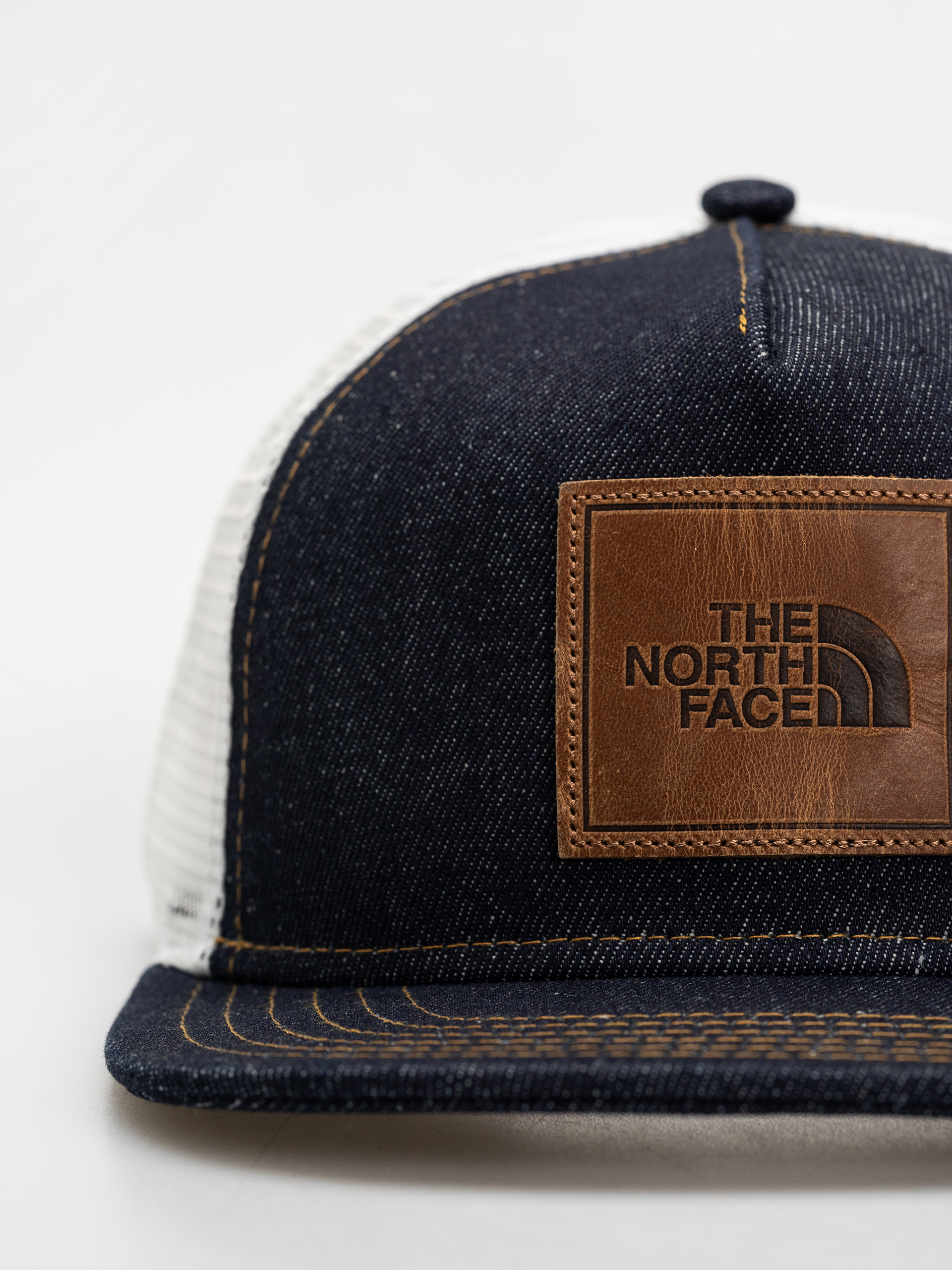 The North Face Half Dome Trucker Baseball sapka (denim/leather patch)