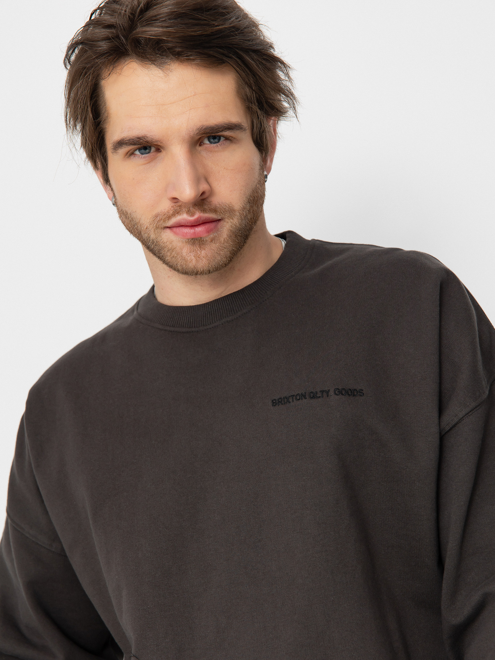 Brixton Embroidered Heavy Weight Crew Pulóver (washed black)