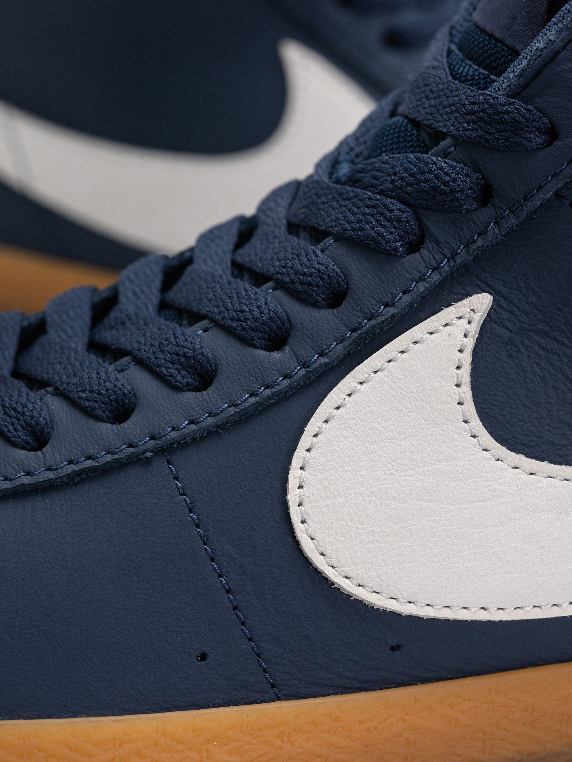 Nike SB Zoom Blazer Mid Iso Cipők (navy/white navy gum light brown)