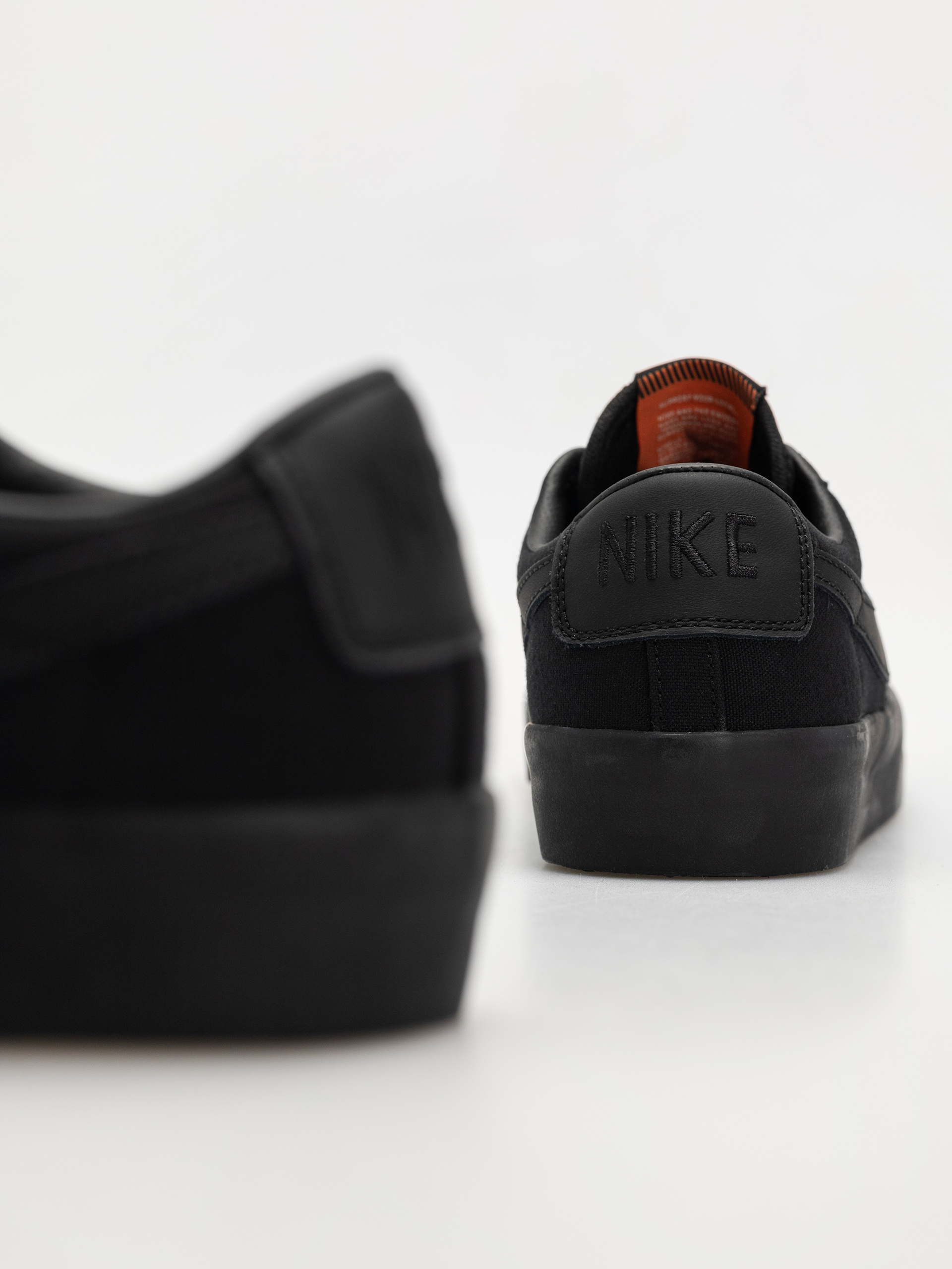 Cipők Nike SB Zoom Blazer Low Pro GT ISO (black/black black black)